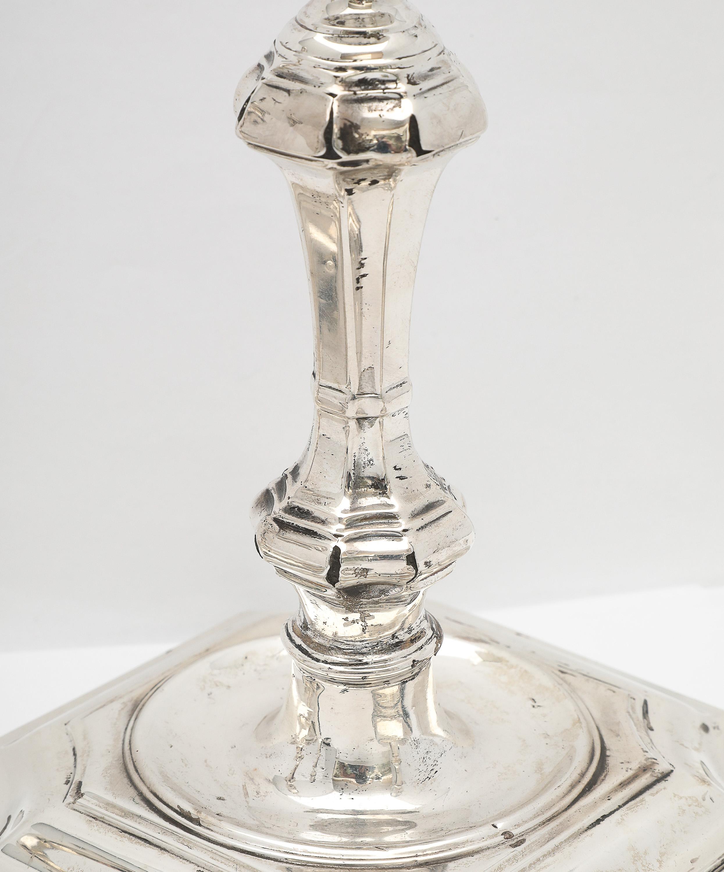 Ensemble de quatre chandeliers de style géorgien (George II) en vente 6