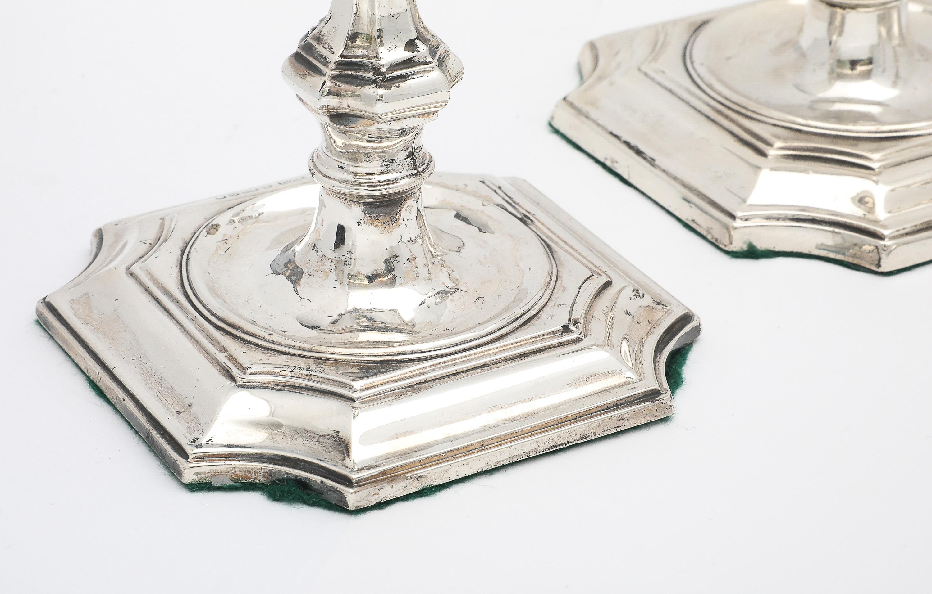 Ensemble de quatre chandeliers de style géorgien (George II) en vente 1