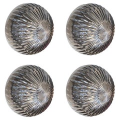 Ensemble de quatre plafonniers ou encastrés muraux en verre sculpté allemands des années 1960