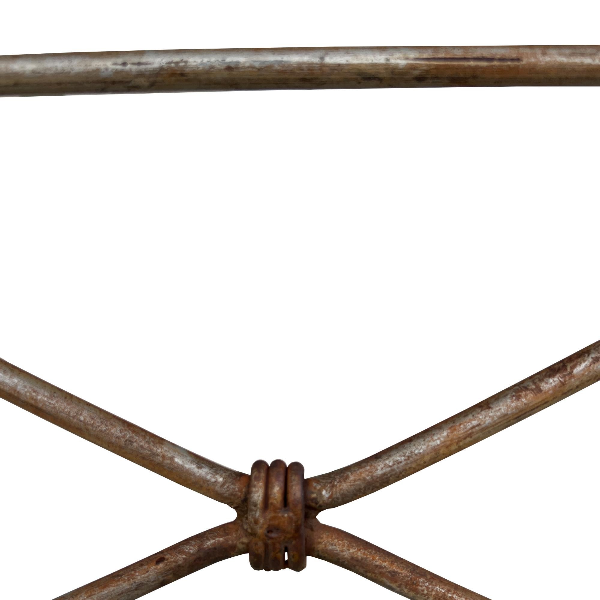 20ième siècle Ensemble de quatre chaises en fer de style Giacometti - Sculptural Modernist Italian Design en vente