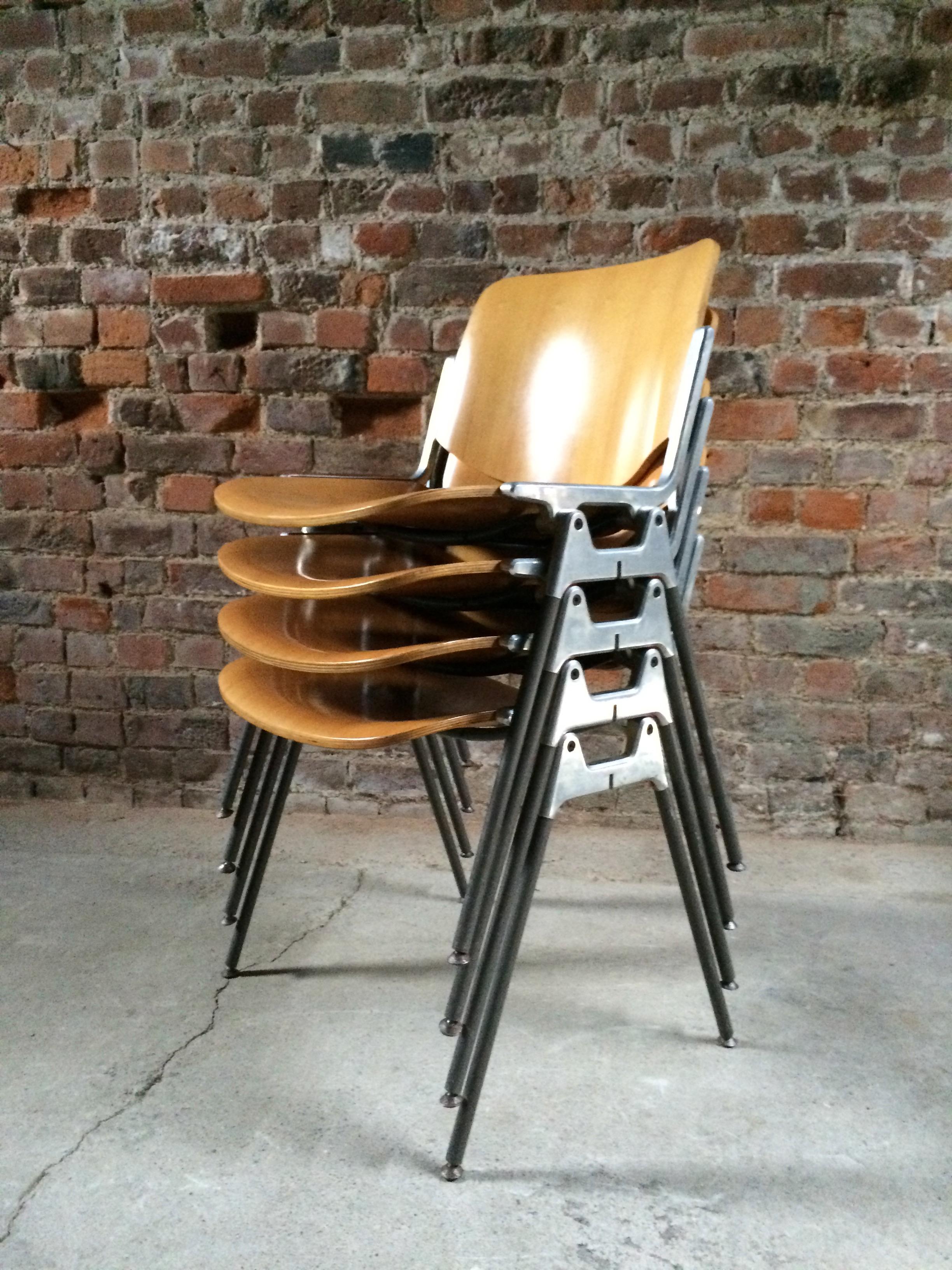 A fabulous set of four midcentury Italian Giancarlo Piretti DSC Axis 106 chairs by Castelli circa 1960s, these fabulous stackable chairs with beech seats and backs on sturdy aluminium bases with tapered legs are the epitome of midcentury design, the