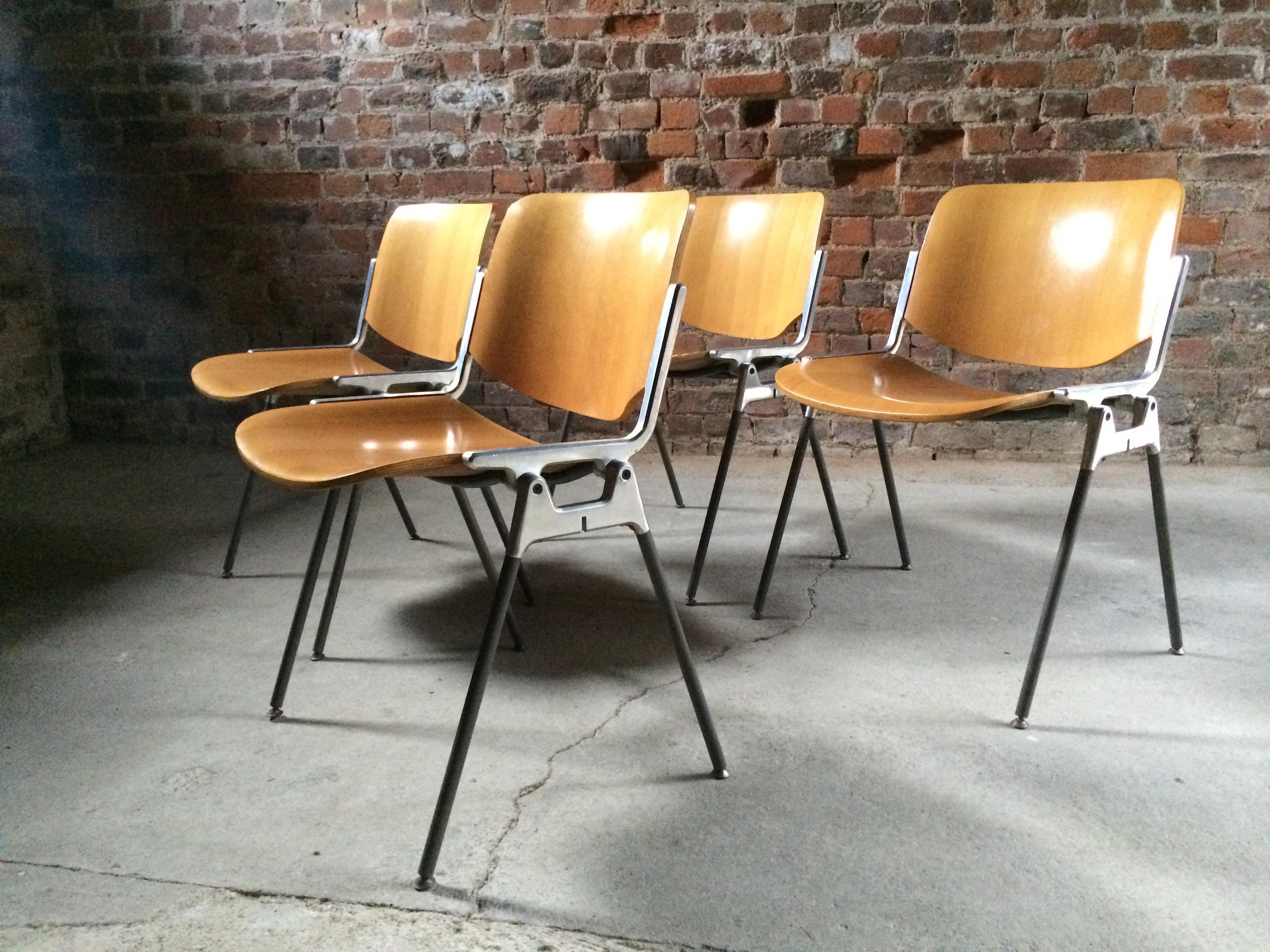 Aluminum Set of Four Giancarlo Piretti DSC Axis 106 Chairs Castelli, circa 1960s, Italian