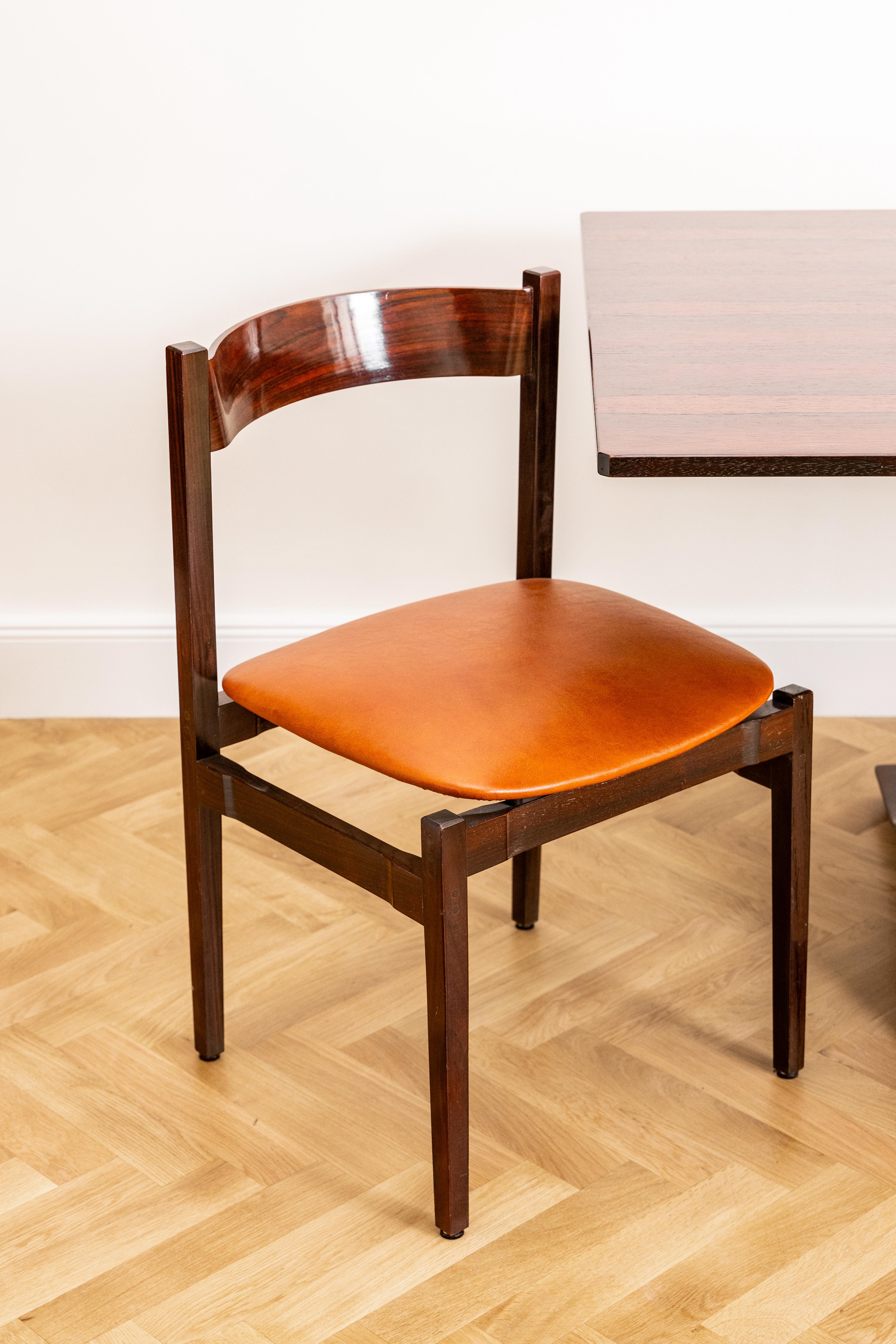 Set di quattro sedie da pranzo Gianfranco Frattini Modello 101 in palissandro e pelle in vendita 5