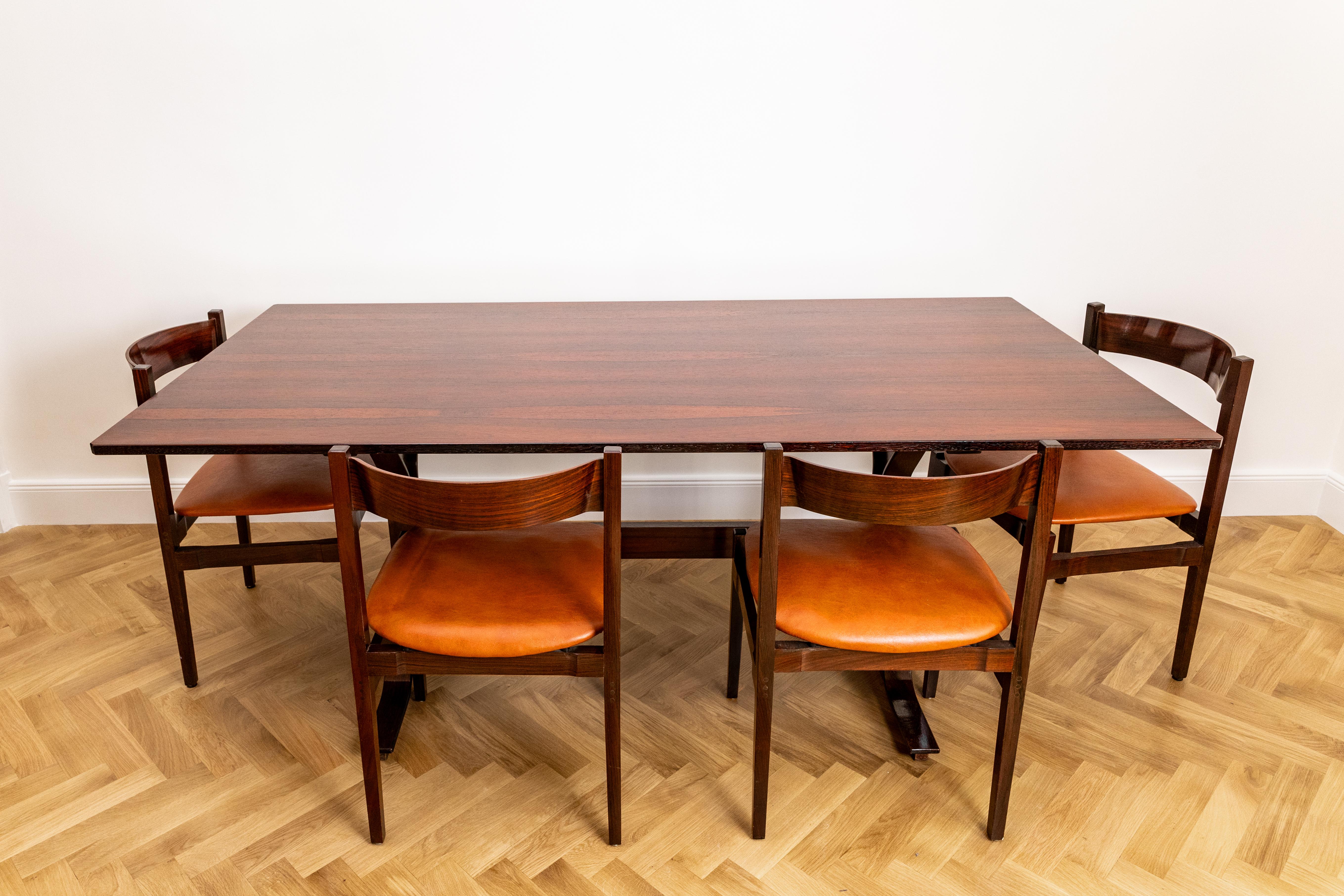 Set di quattro sedie da pranzo Gianfranco Frattini Modello 101 in palissandro e pelle in vendita 8