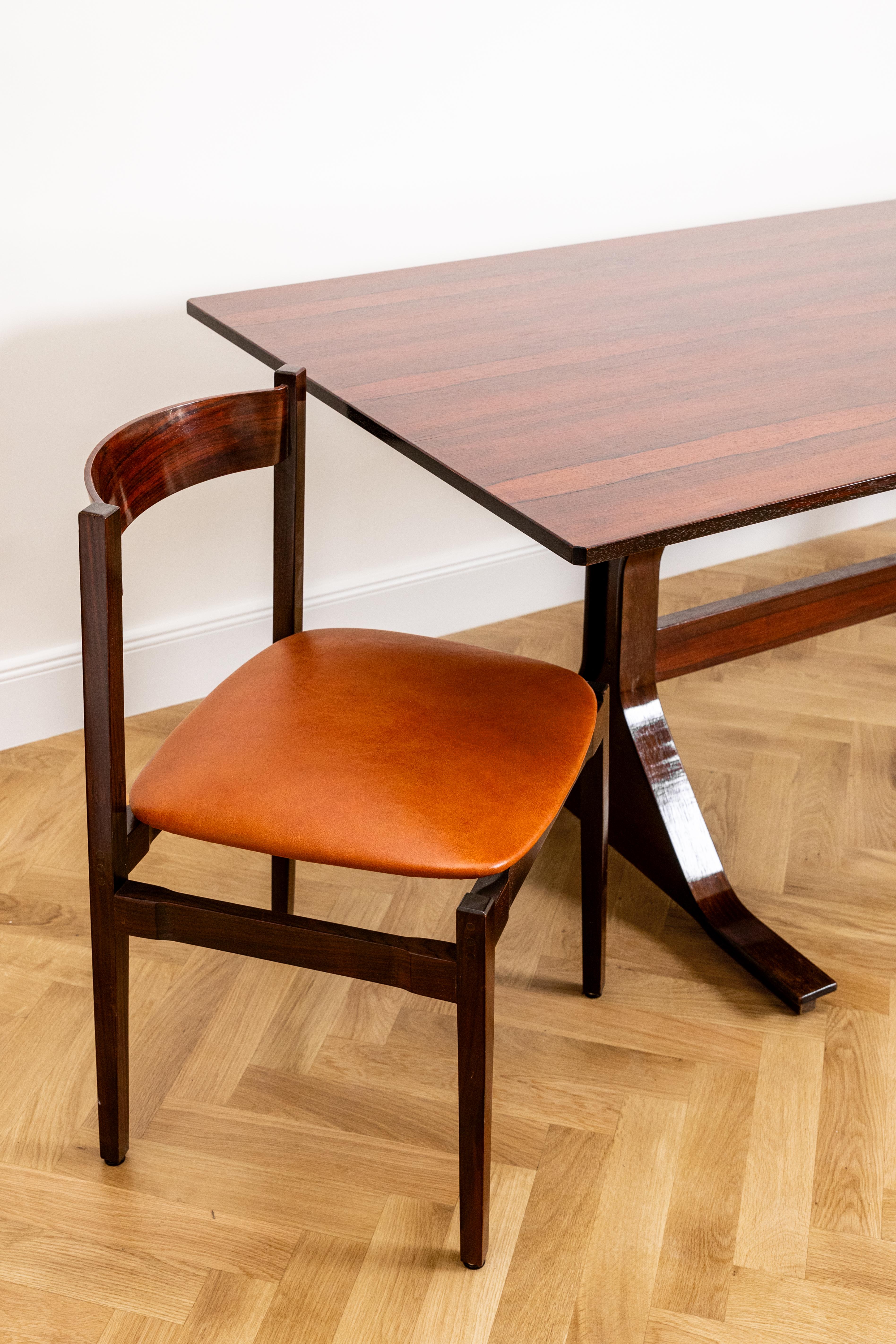 Set di quattro sedie da pranzo Gianfranco Frattini Modello 101 in palissandro e pelle in vendita 9