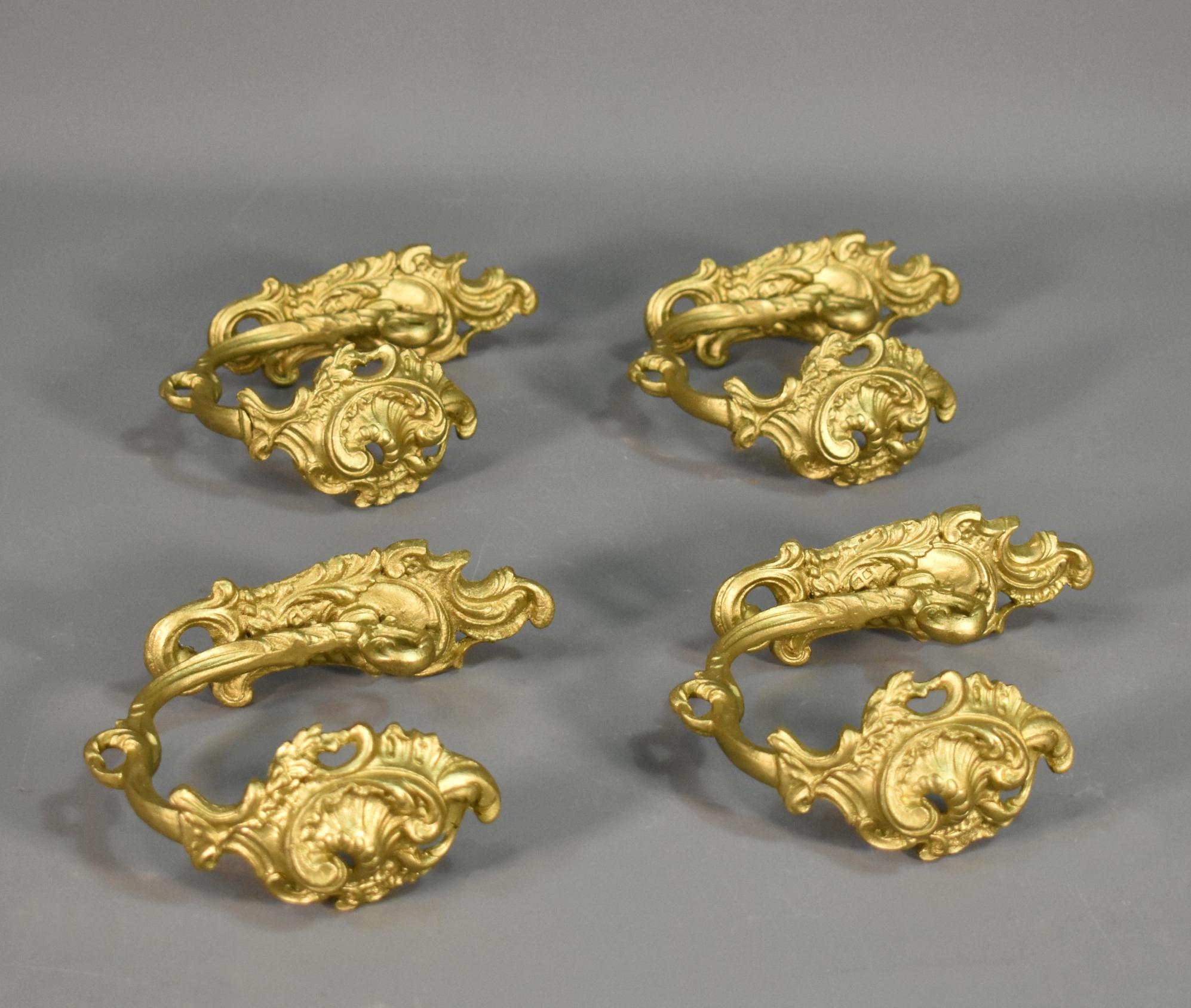 Set of Four Gilt Bronze Curtain Tie-Backs Louis XV Style In Good Condition In SAINTE-COLOMBE, FR