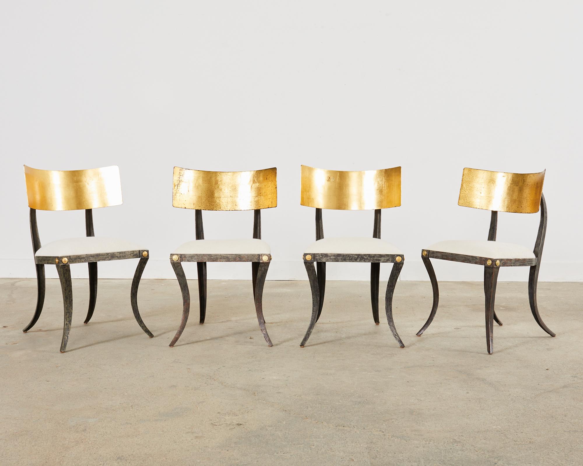 Satz von vier vergoldeten Klismos-Stühlen aus Eisen von Ched Berenguer-Topacio (Handgefertigt)