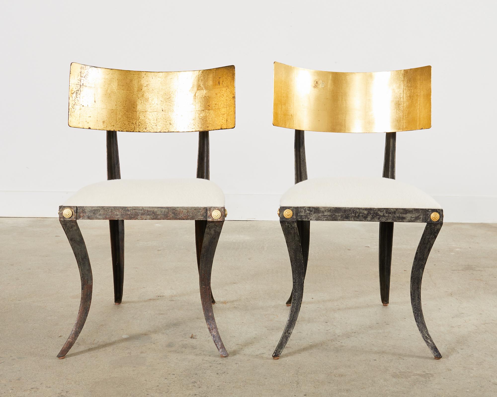 Satz von vier vergoldeten Klismos-Stühlen aus Eisen von Ched Berenguer-Topacio im Zustand „Gut“ in Rio Vista, CA