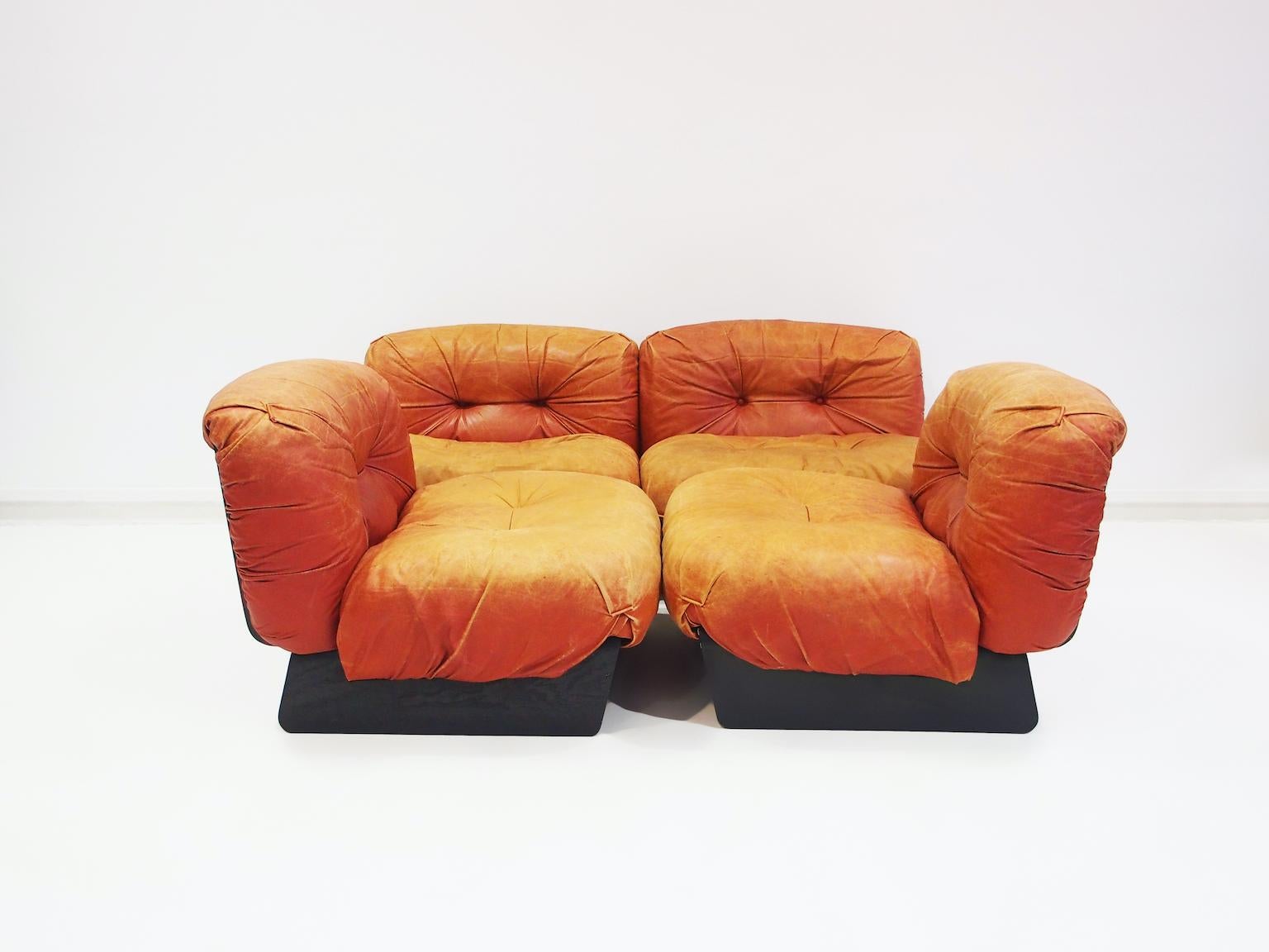 Set of Four Giuseppe Munari Modular Lounge Chairs Upholstered in Cognac Leather In Fair Condition For Sale In Madrid, ES