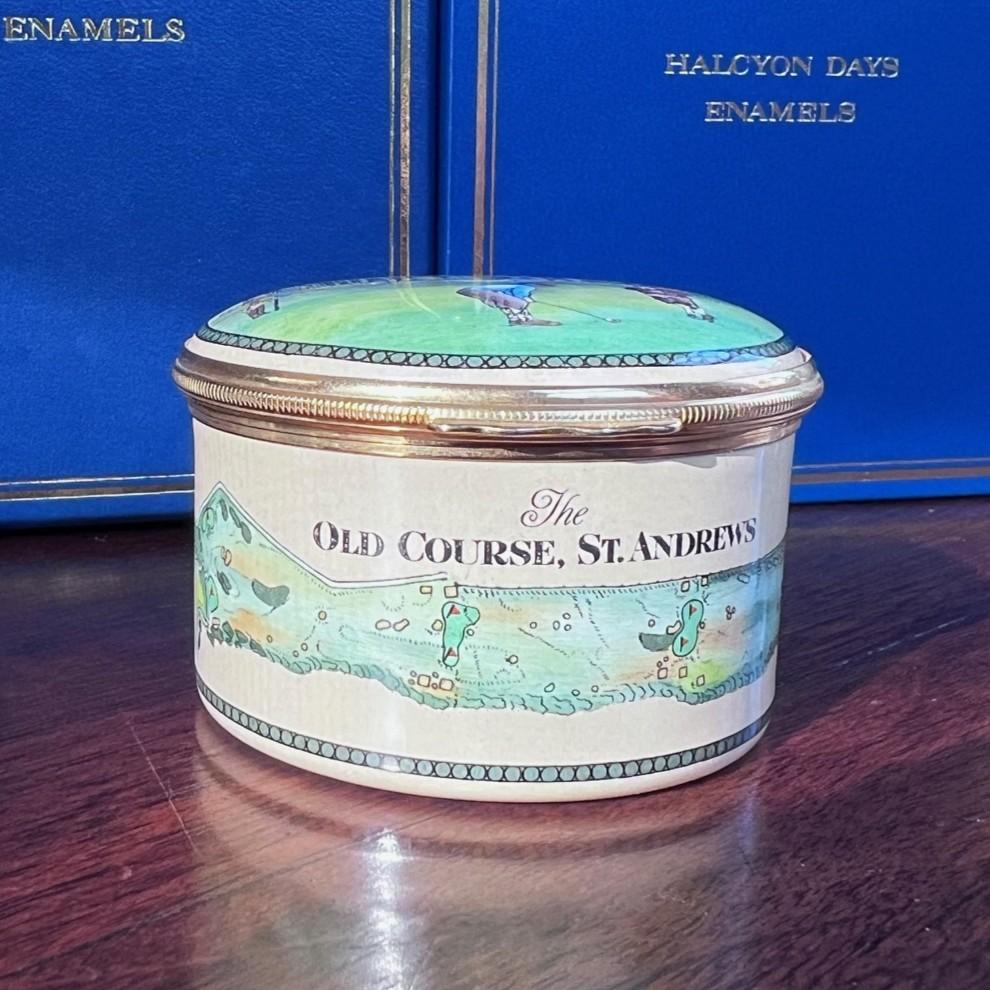 Juego de cuatro cajas de esmalte con tema de golf - Halcyon Days & Limoges Coleccionables siglo XX en venta