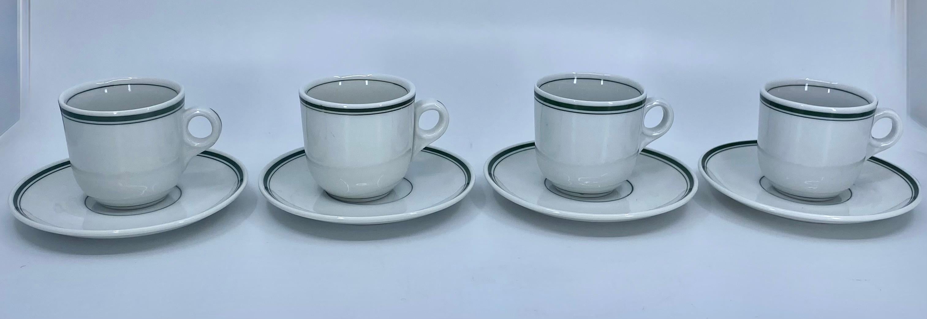 Ensemble de quatre tasses à espresso et soucoupes à bandes vertes et blanches en vente 2