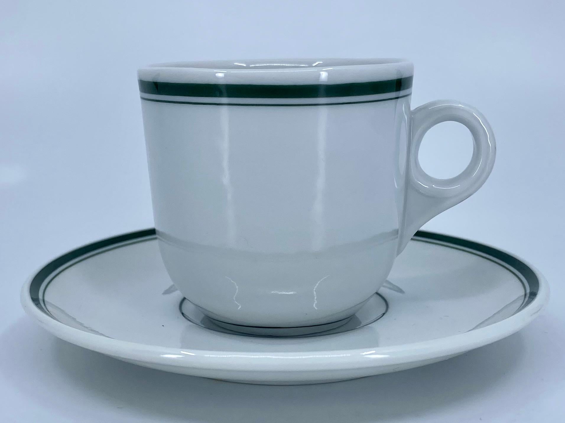 Vernissé Ensemble de quatre tasses à espresso et soucoupes à bandes vertes et blanches en vente