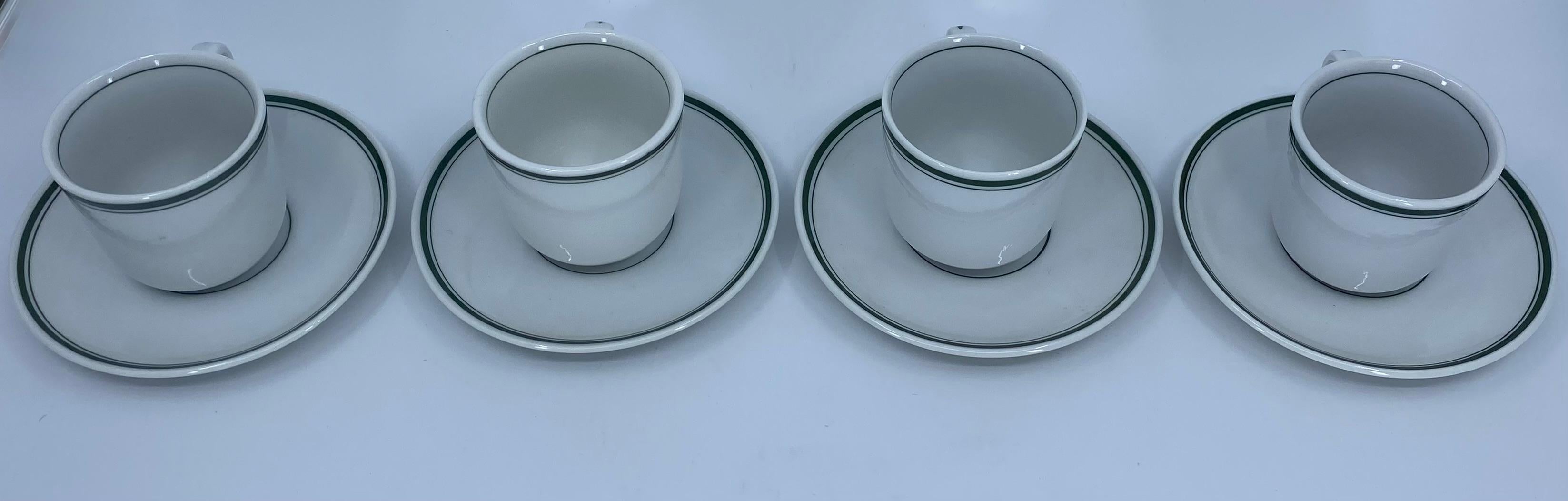 Céramique Ensemble de quatre tasses à espresso et soucoupes à bandes vertes et blanches en vente
