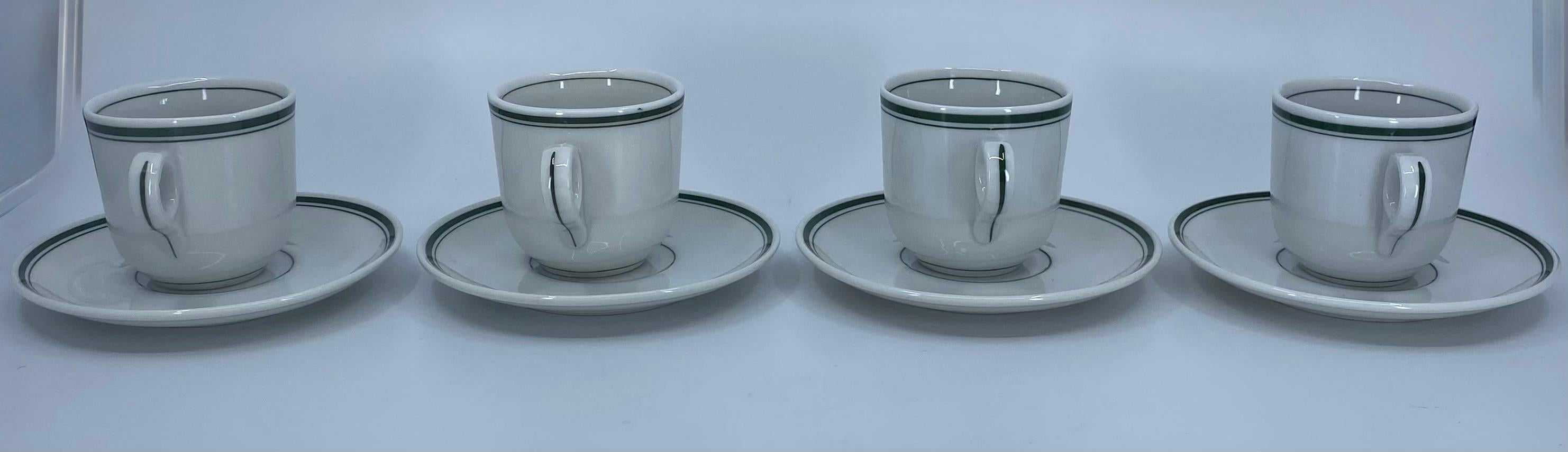 Ensemble de quatre tasses à espresso et soucoupes à bandes vertes et blanches en vente 1