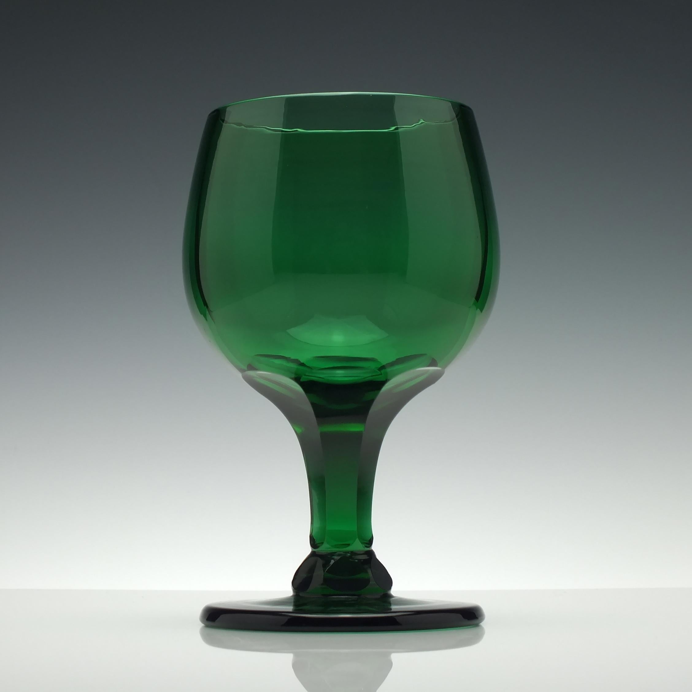 Set of Four Green Glass Wine Goblets, circa 1900 In Good Condition For Sale In Whitburn, GB