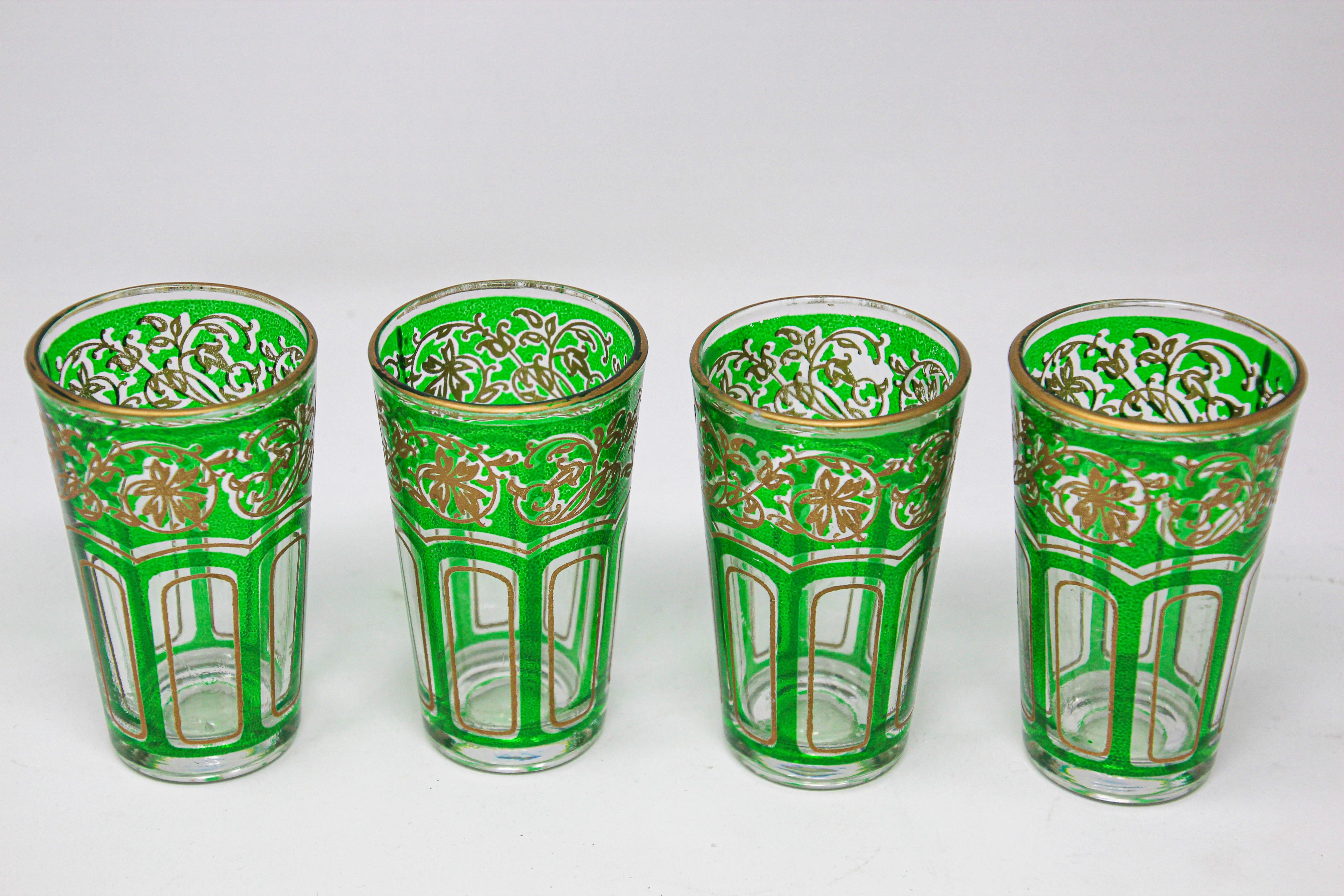Set of Four Green Glasses with Gold Raised Moorish Design In Good Condition In North Hollywood, CA