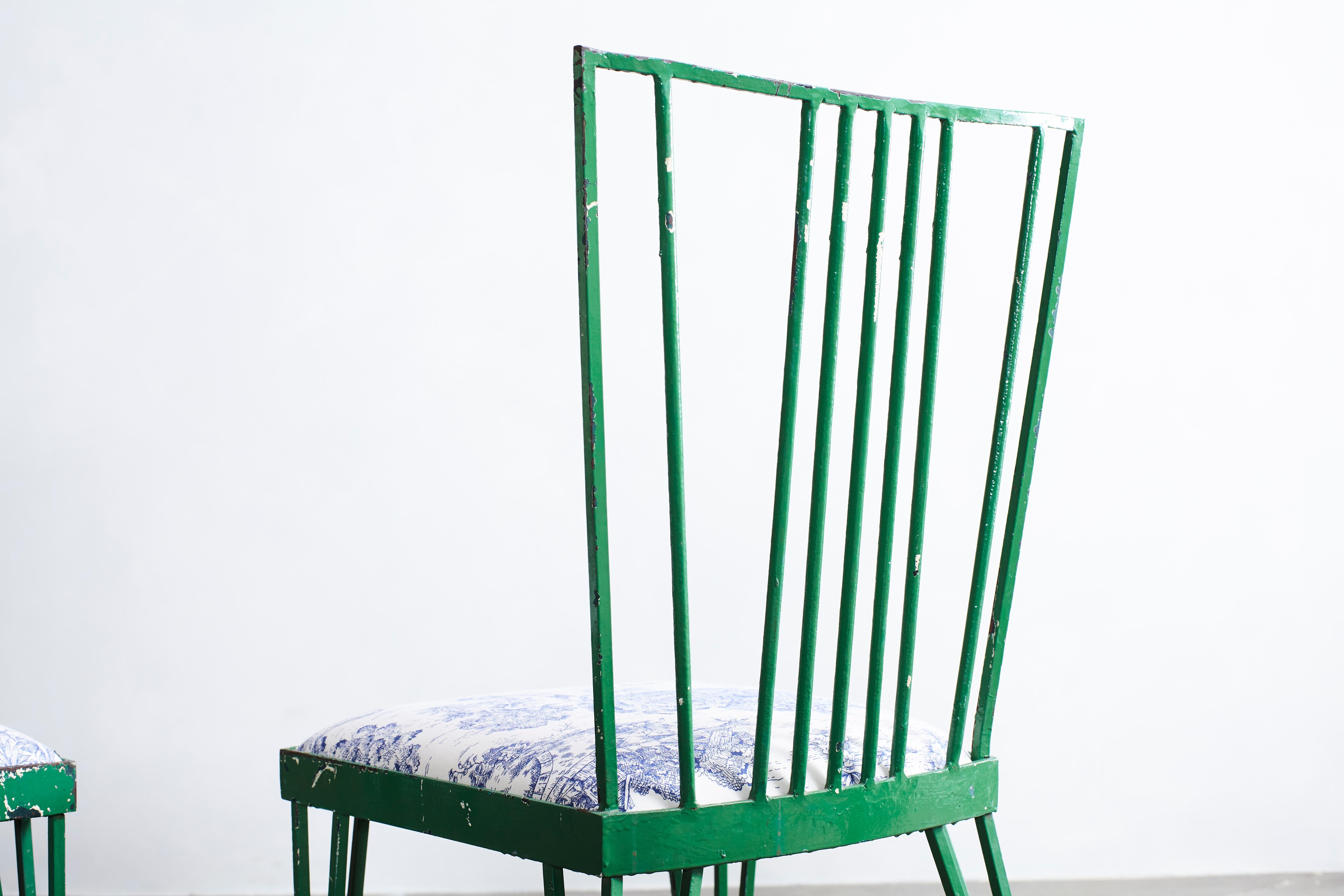 Set of Four Green Metal Modernist Chairs Newly Upholstered in Blue Toile Fabric In Distressed Condition In Los Angeles, CA