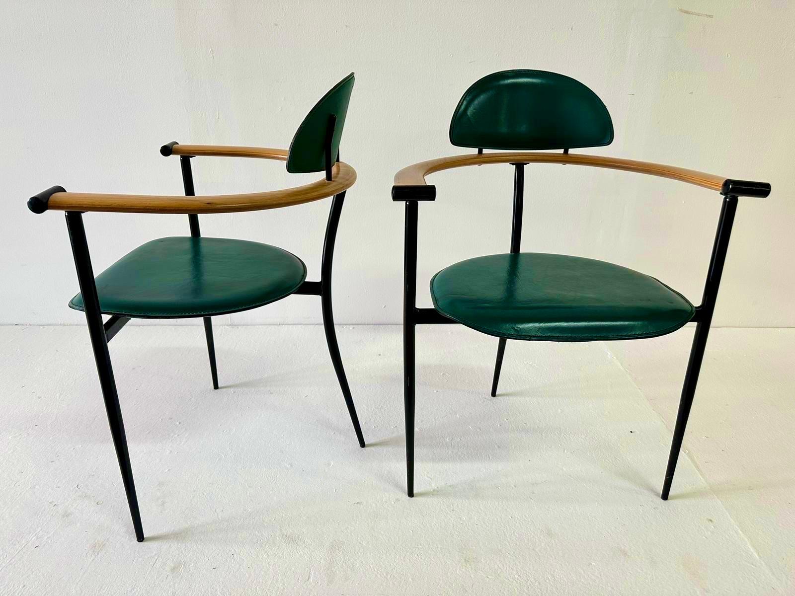 italien Ensemble de quatre chaises Stiletto en cuir cousues vertes par Arrben ITALIE en vente