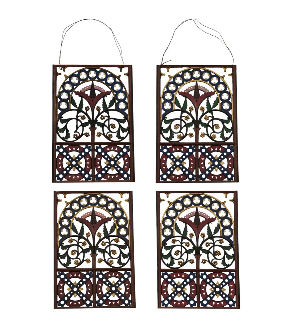 Satz von vier Gittern, CIRCA 1865 Gusseisen, polychrome und vergoldete Verzierungen, zugeschrieben John Pollard Seddon (1827-1906)

Abmessungen: 49,5cm x 34cm

Provenienz: Sammlung von John Scott, London
Die Gesellschaft für bildende