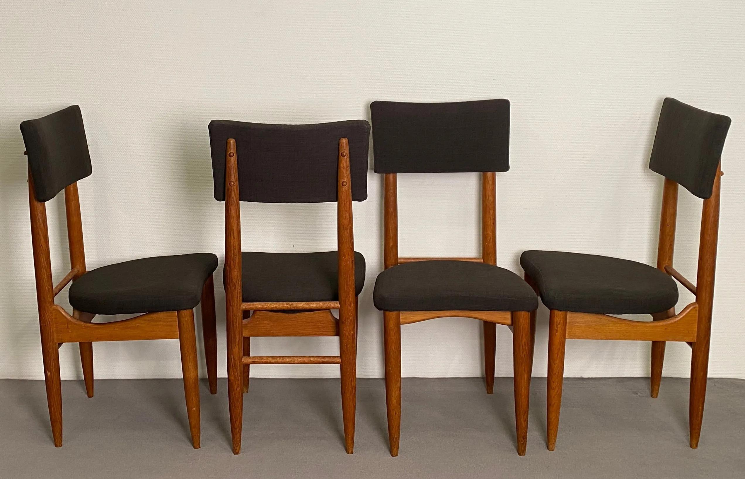 Mid-Century Modern Ensemble de quatre chaises Guillerme et Chambron, Edition Votre Maison circa 1960 en vente