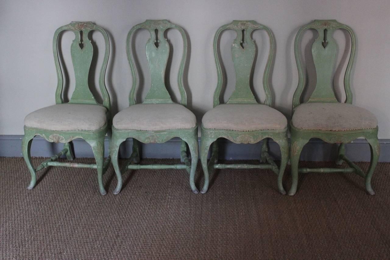 Set of Four Gustavian Style Painted Swedish Chairs In Excellent Condition In Gloucestershire, GB