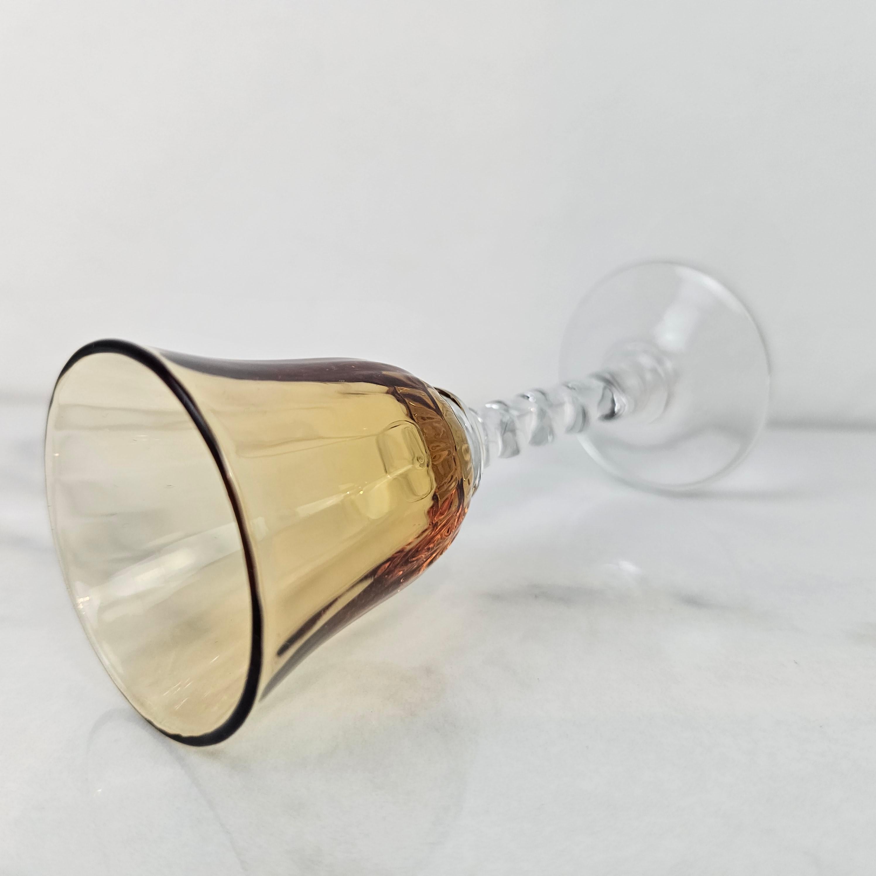 Set of Four Hand-Blown Colored Cordial Glasses with Twisted Stem, circa 1930 In Good Condition For Sale In Oud Beijerland, NL