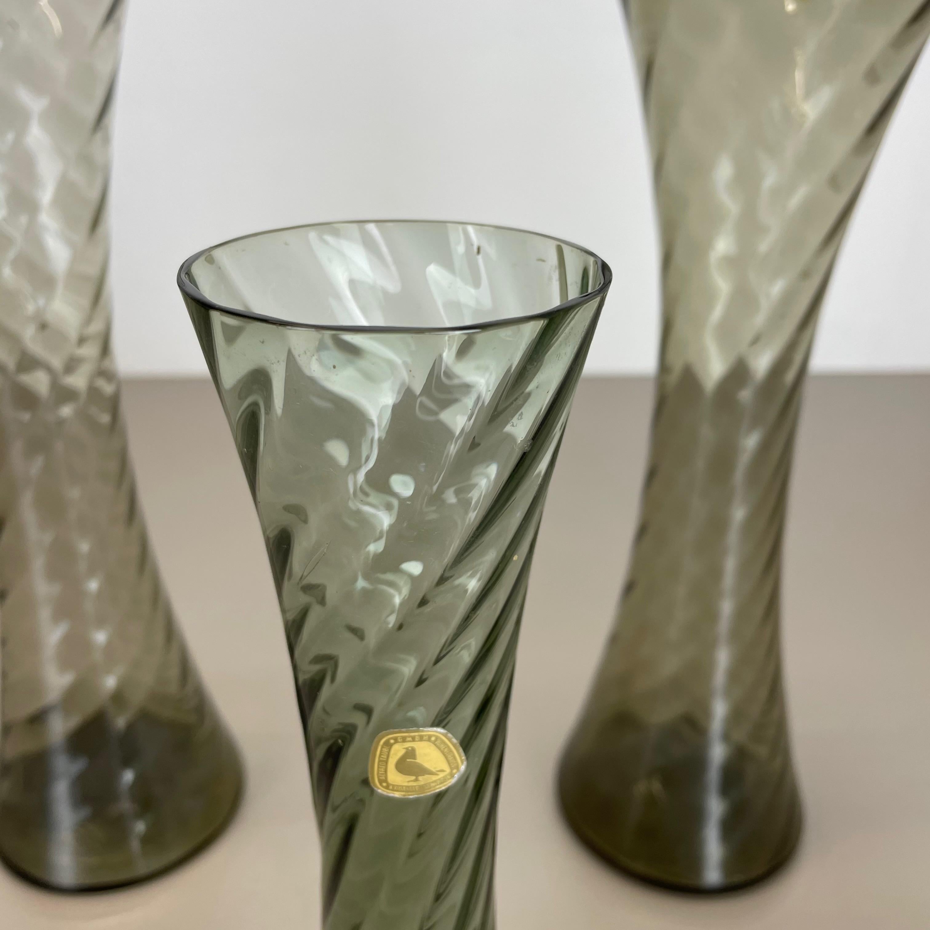 Juego de cuatro jarrones de cristal soplado hechos a mano por Alfred Taube, Alemania, años 60 en venta 6