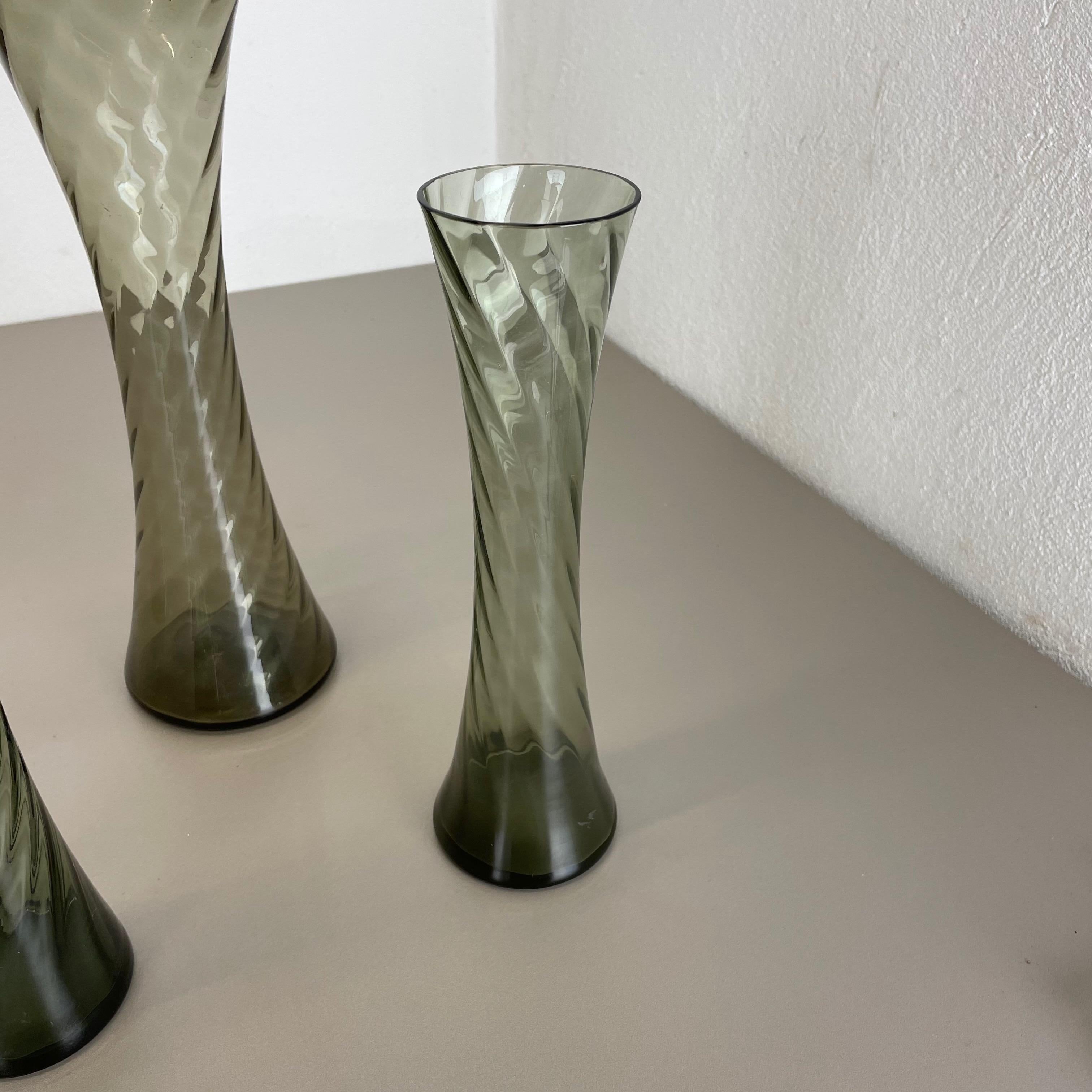 Juego de cuatro jarrones de cristal soplado hechos a mano por Alfred Taube, Alemania, años 60 en venta 2
