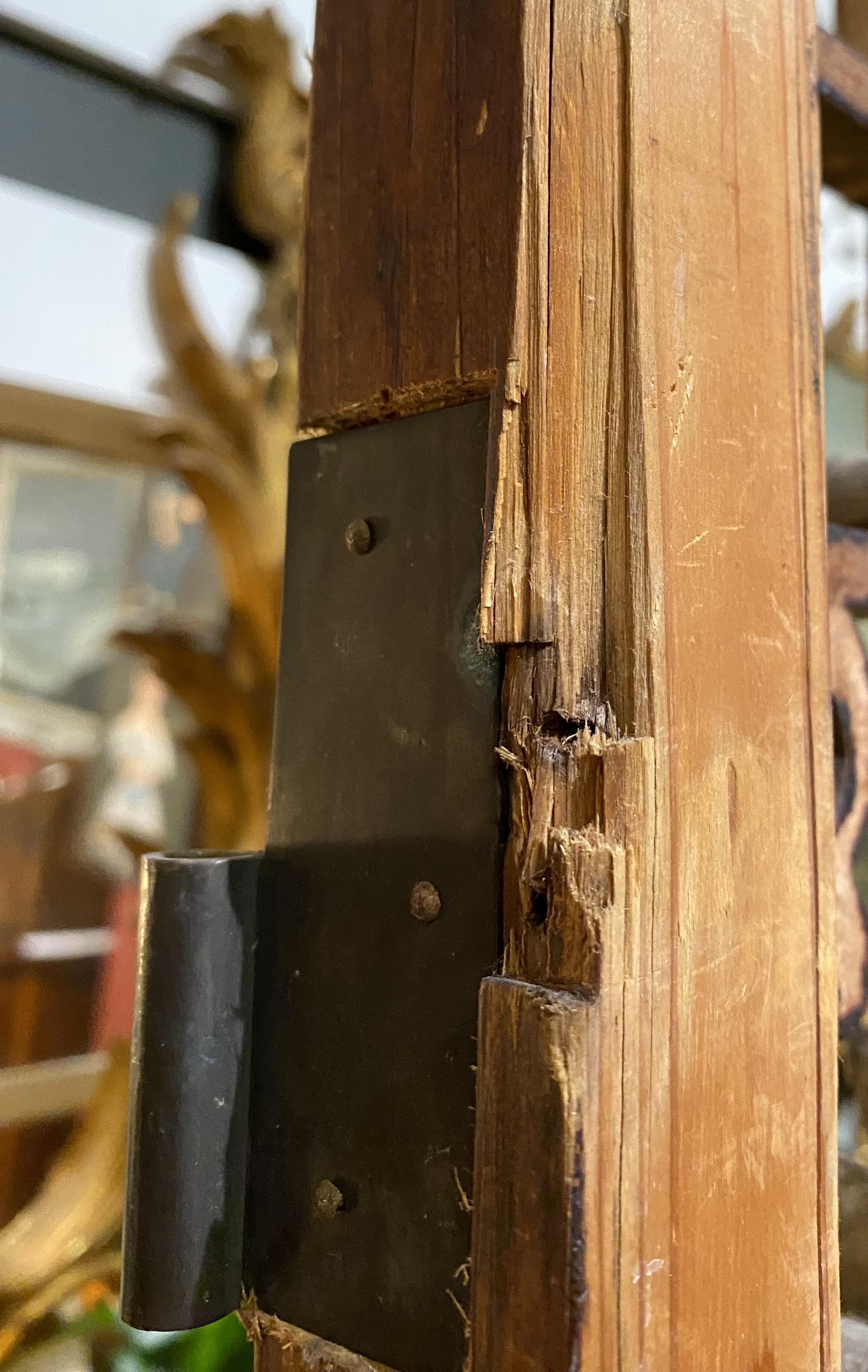 Conjunto de cuatro paneles chinos tallados a mano montados como biombo en venta 11