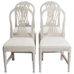 4 Chaises de salle à manger Gustaviennes peintes à la main en vert pâle-gris 19ème siècle