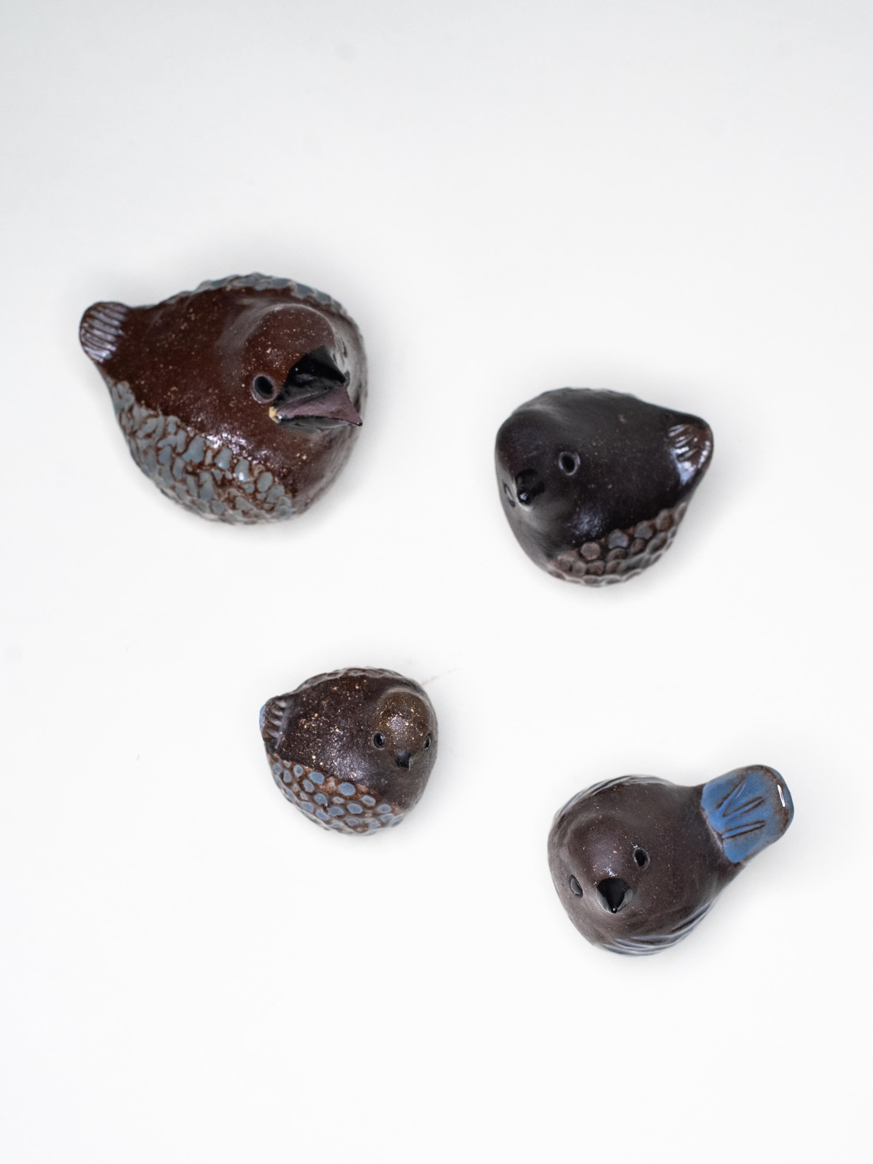 Set of Four Hand-Signed Stoneware Birds by Bengt Wall, Sweden, 1970s In Good Condition For Sale In Karis, Nyland