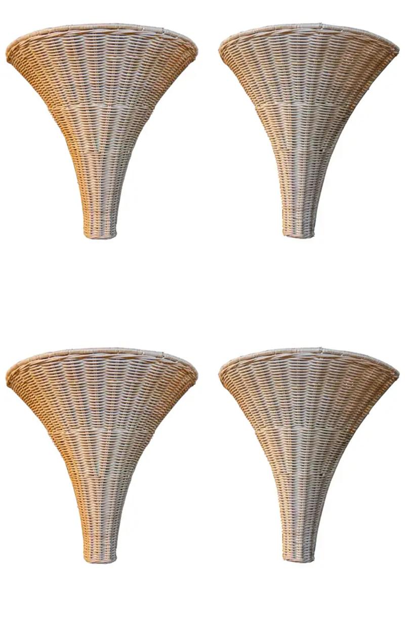 Juego de cuatro apliques de mimbre hechos a mano 