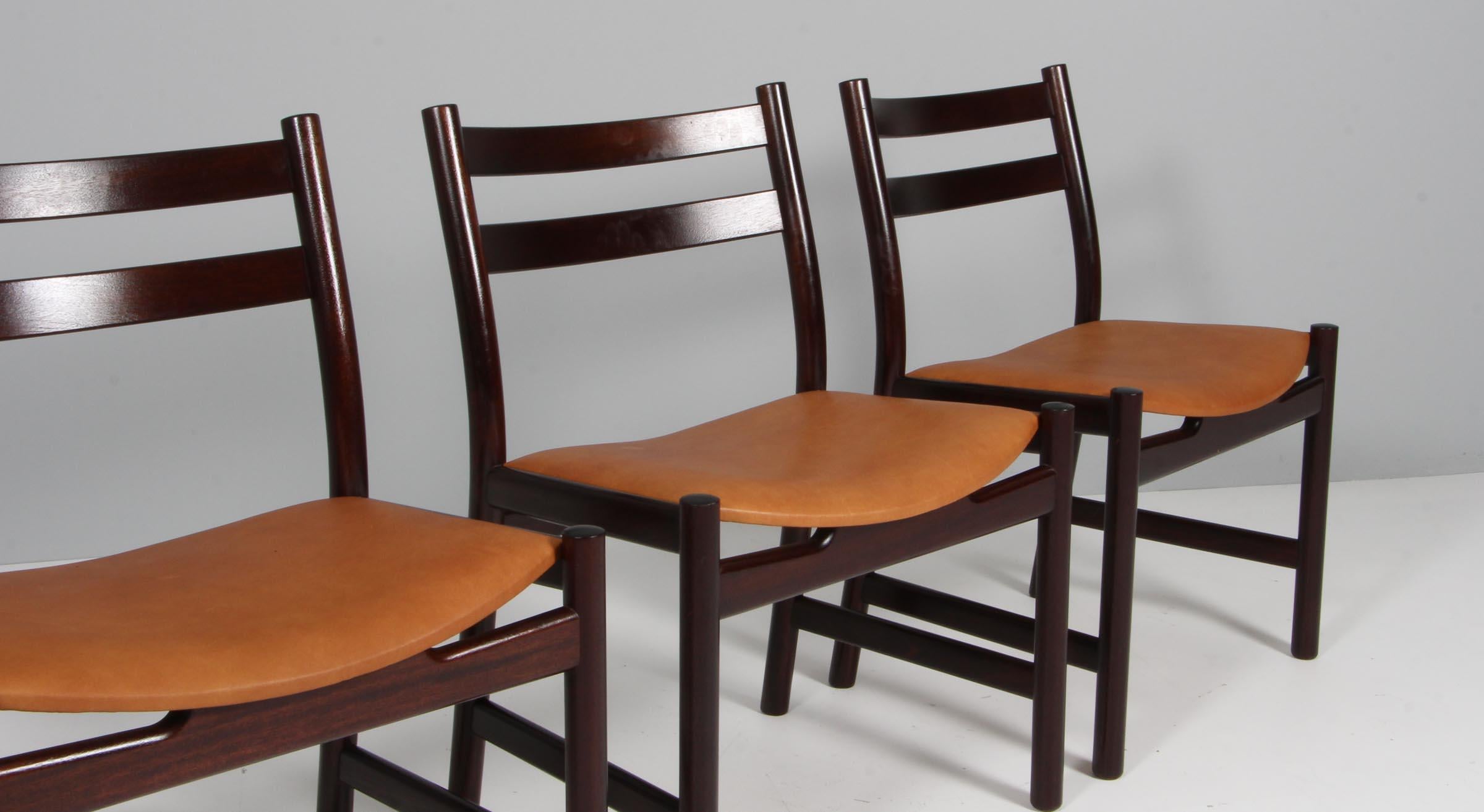 Scandinavian Modern Set of Four Hans J. Wegner Dining Chairs Model CH-47 in mahogany For Sale
