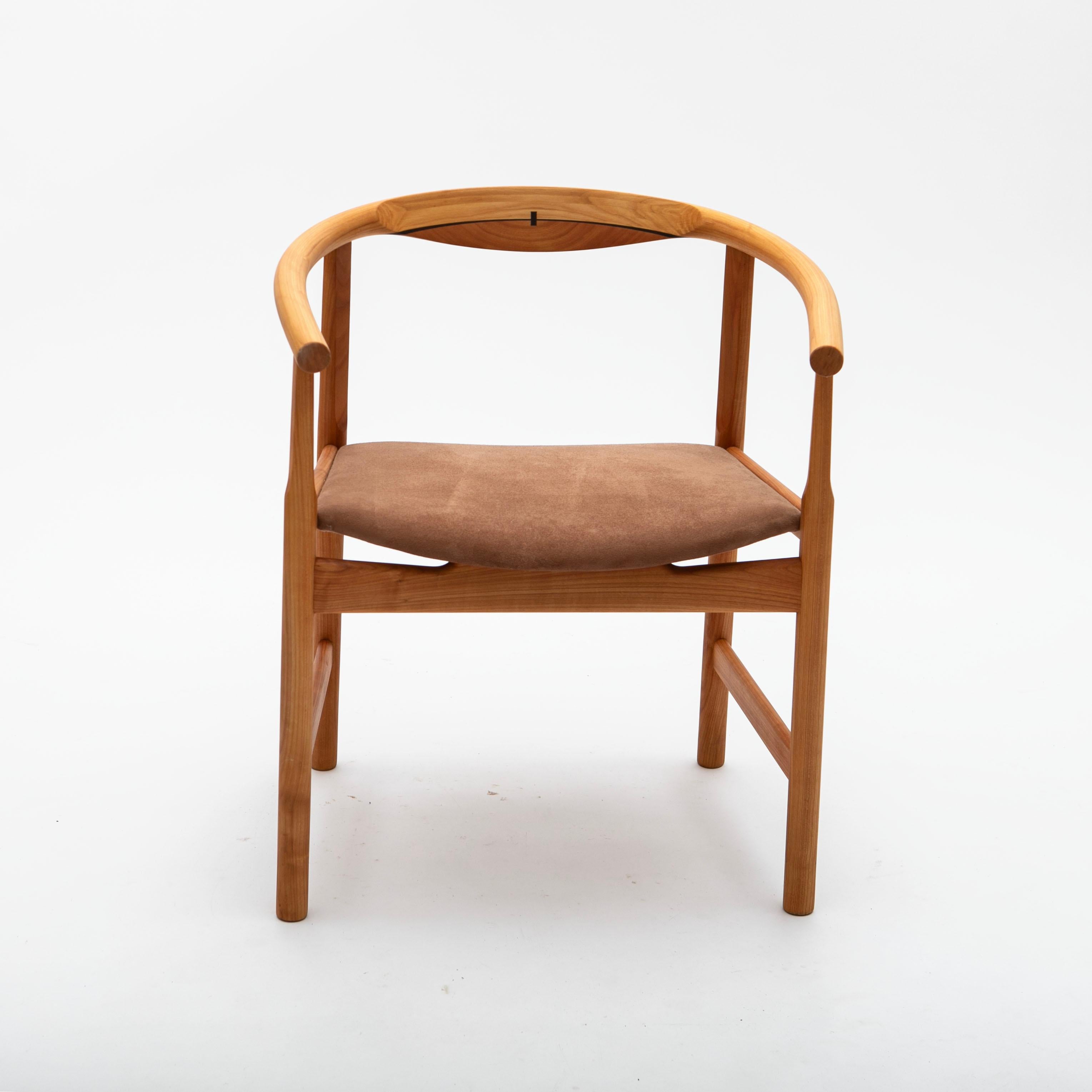 Moderno Set di quattro poltrone Hans J. Wegner PP-201 in legno di ciliegio e wengé con pelle scamosciata in vendita
