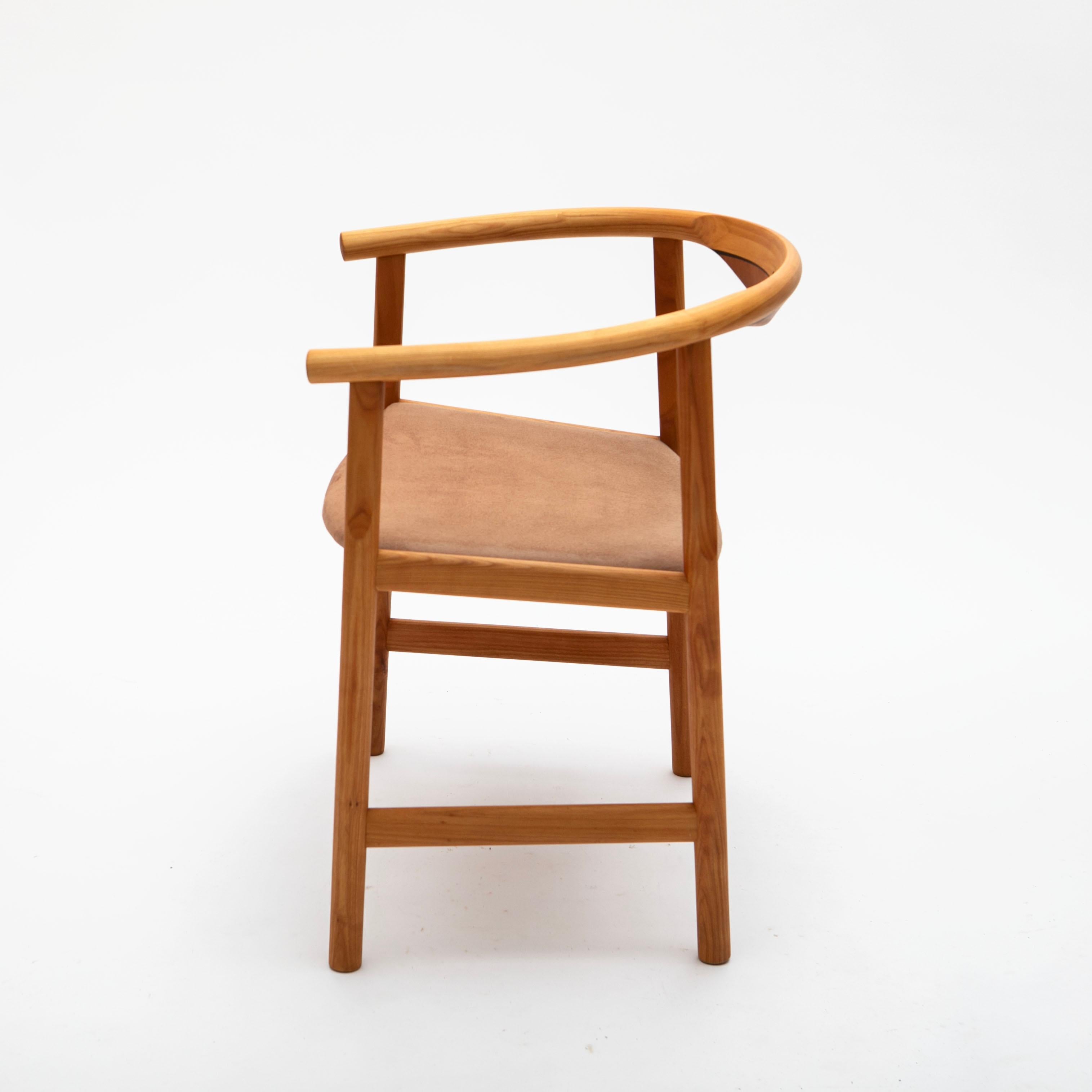 Camoscio Set di quattro poltrone Hans J. Wegner PP-201 in legno di ciliegio e wengé con pelle scamosciata in vendita