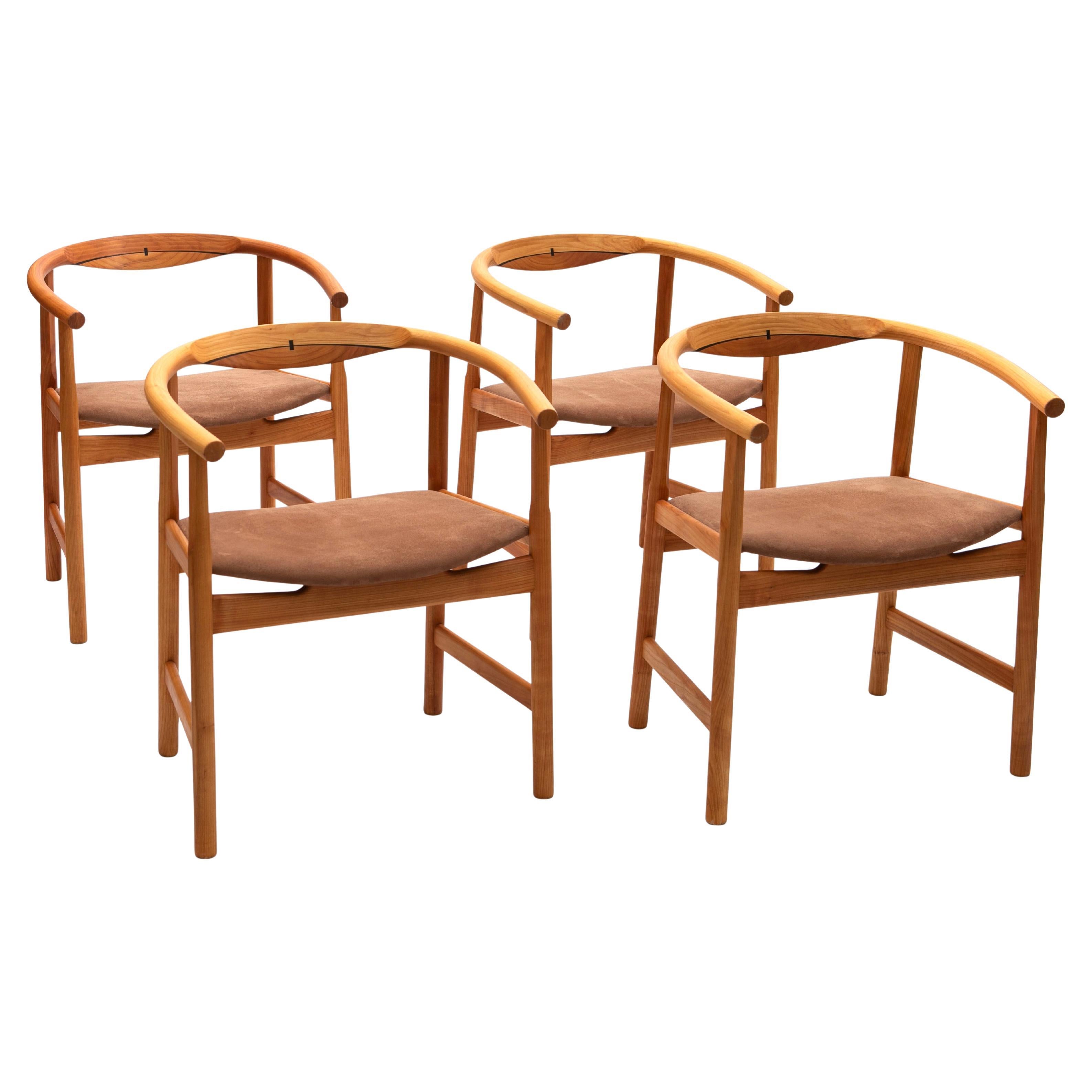 Set di quattro poltrone Hans J. Wegner PP-201 in legno di ciliegio e wengé con pelle scamosciata in vendita
