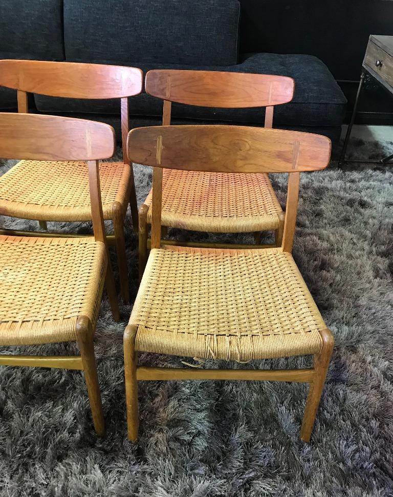 Hans Wegner Set of Four Mid-Century Modern Classic CH23 Dining Chairs In Good Condition For Sale In Studio City, CA