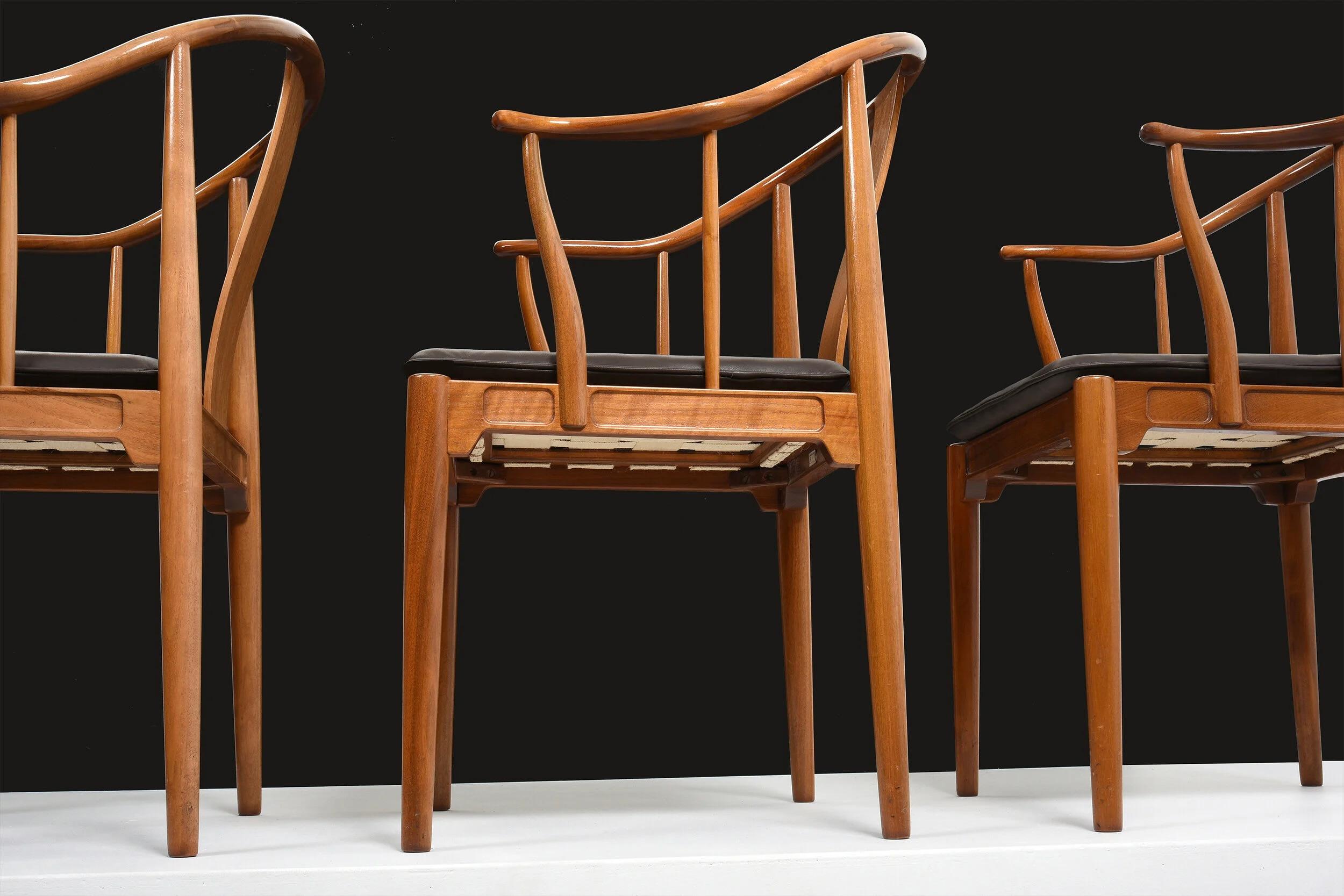 Ensemble de quatre chaises chinoises Hans Hansen en noyer Fritz Hansen Danemark Années 1960 en vente 1
