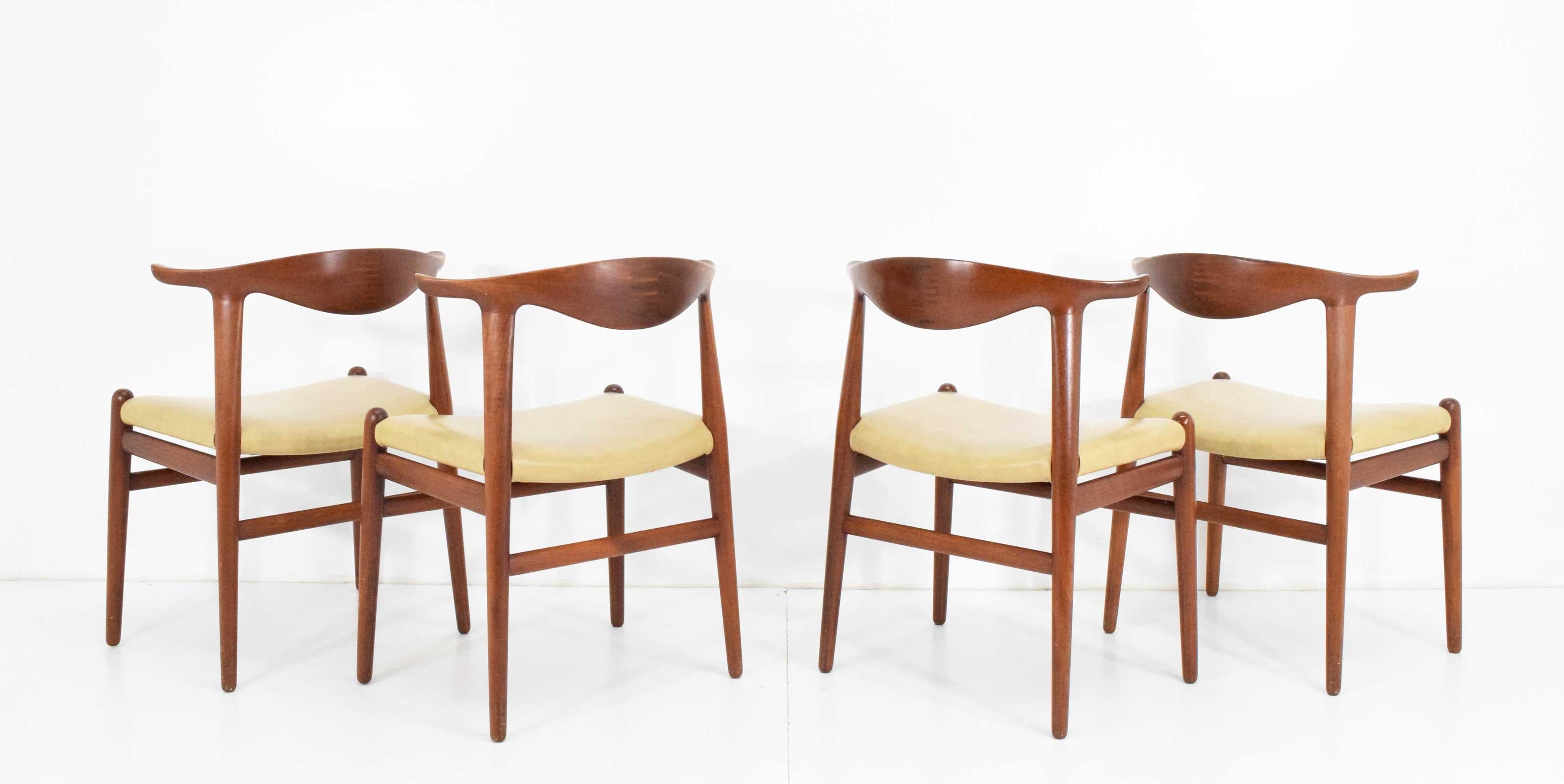 Set of Four Hans Wegner Cow Horn Chairs in Teak and Rosewood 6