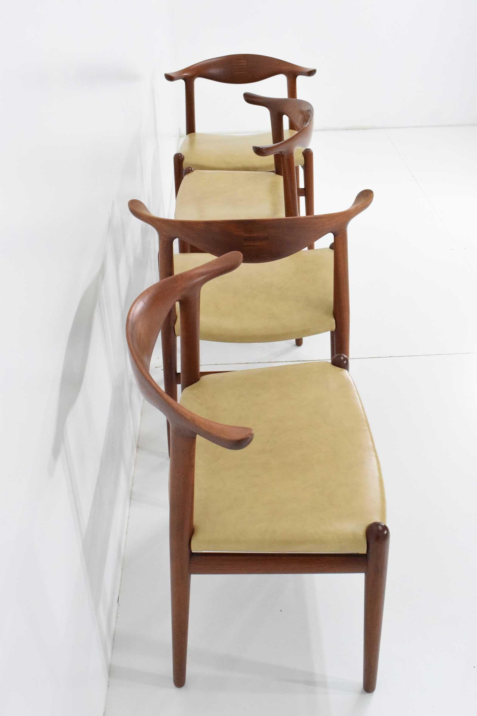 Set of Four Hans Wegner Cow Horn Chairs in Teak and Rosewood In Good Condition In Dallas, TX