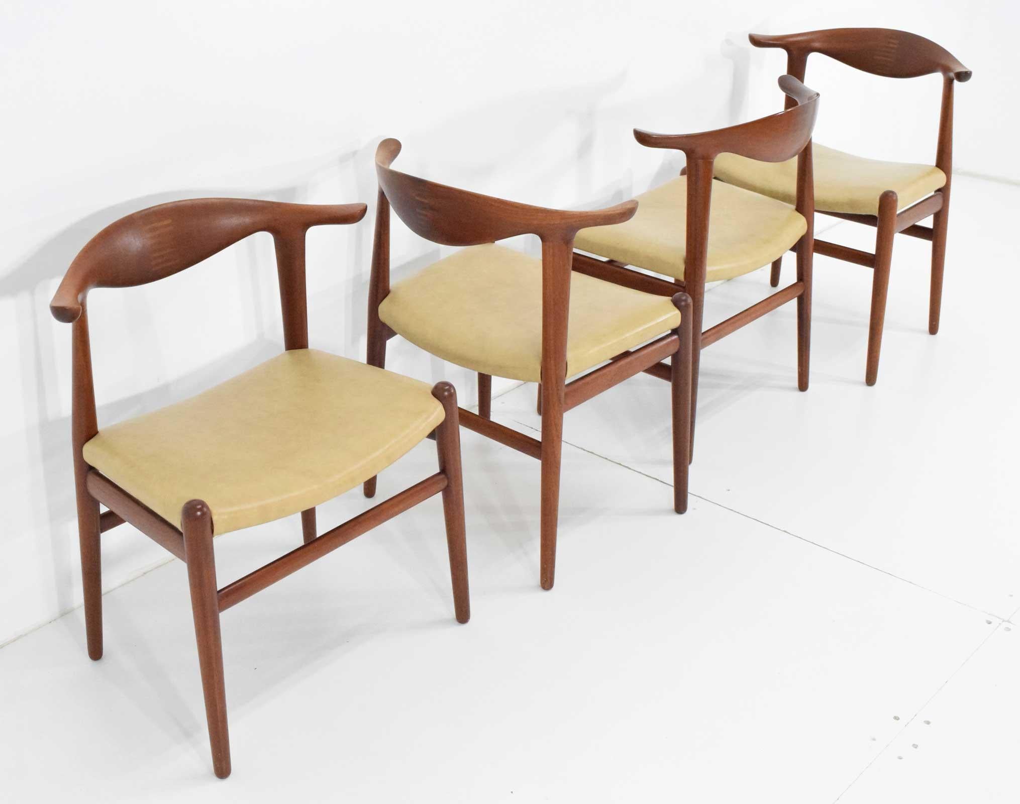 20th Century Set of Four Hans Wegner Cow Horn Chairs in Teak and Rosewood