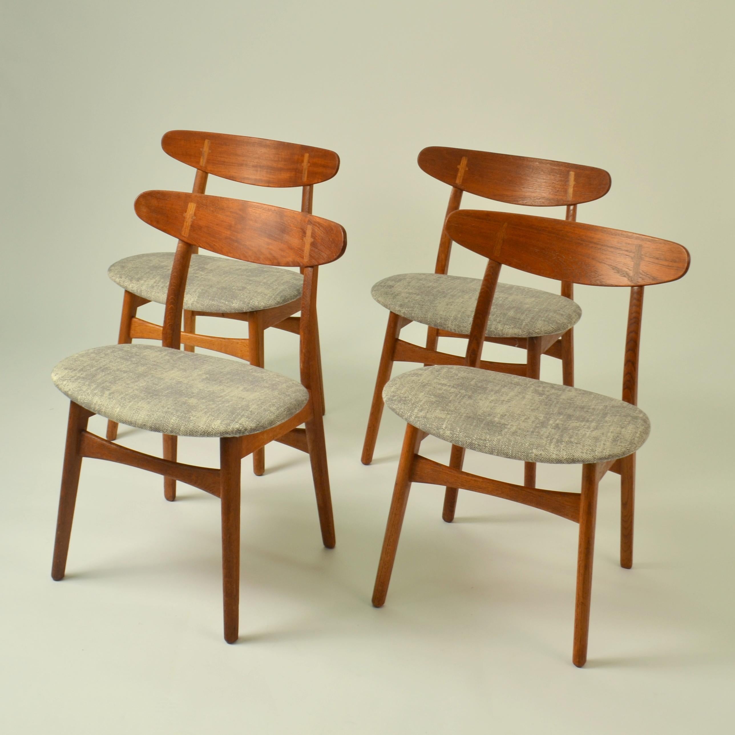 Danish Set of Four Hans Wegner Dining Chairs CH30 for Carl Hansen & Søn in Oak For Sale
