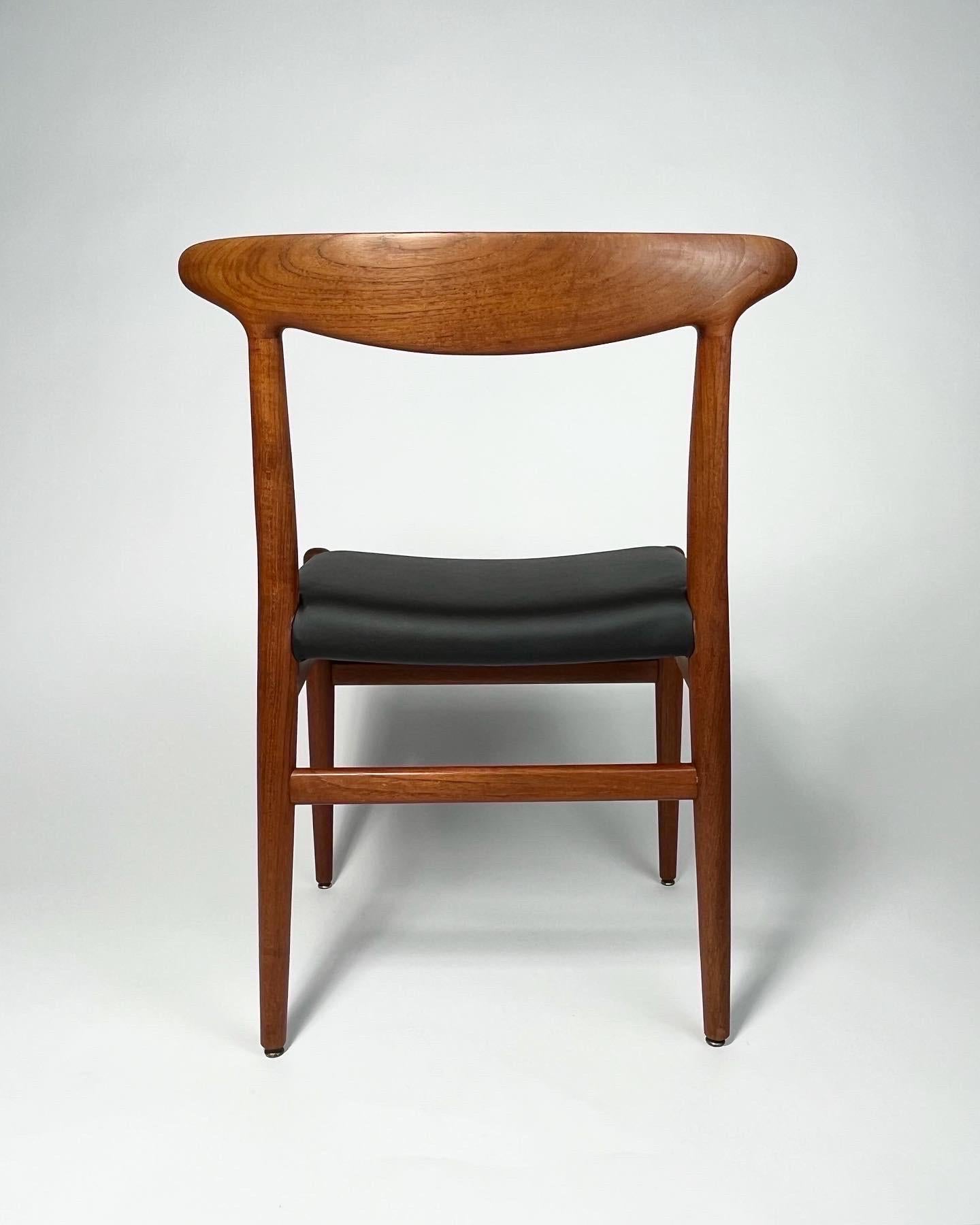 Set of Four Hans Wegner Dining Chairs CM Madsen W2 Teak & Leather Cacti Vegan For Sale 3