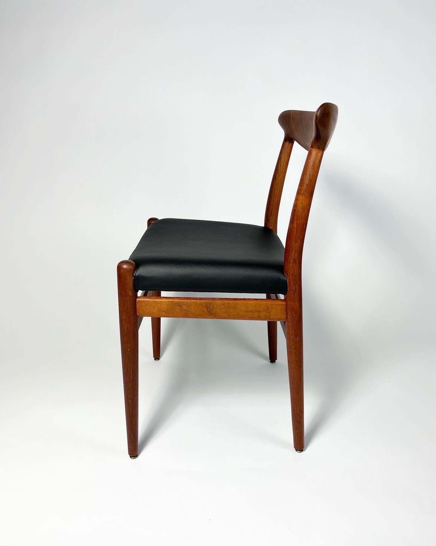 Set of Four Hans Wegner Dining Chairs CM Madsen W2 Teak & Leather Cacti Vegan For Sale 4