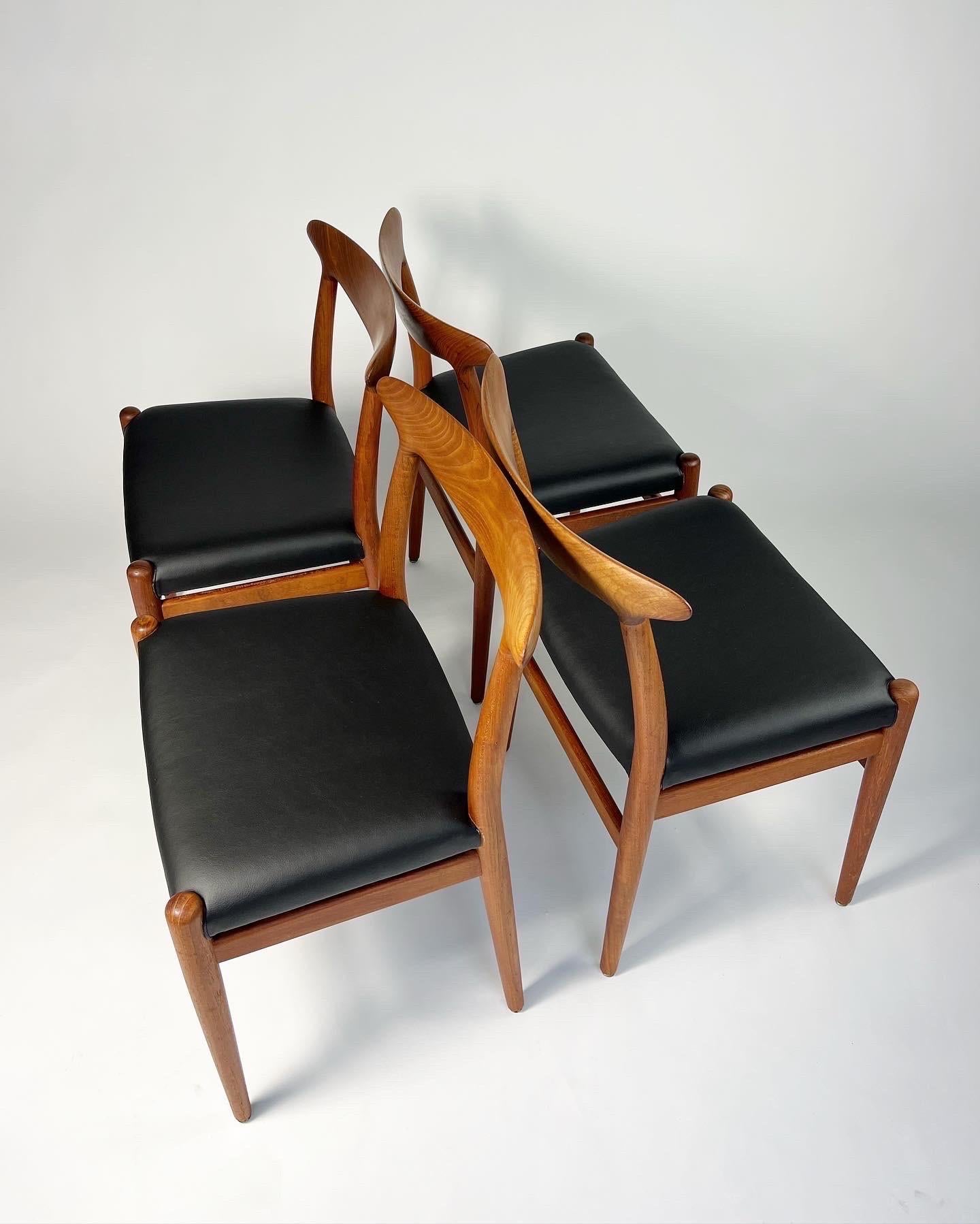 Hand-Crafted Set of Four Hans Wegner Dining Chairs CM Madsen W2 Teak & Leather Cacti Vegan For Sale