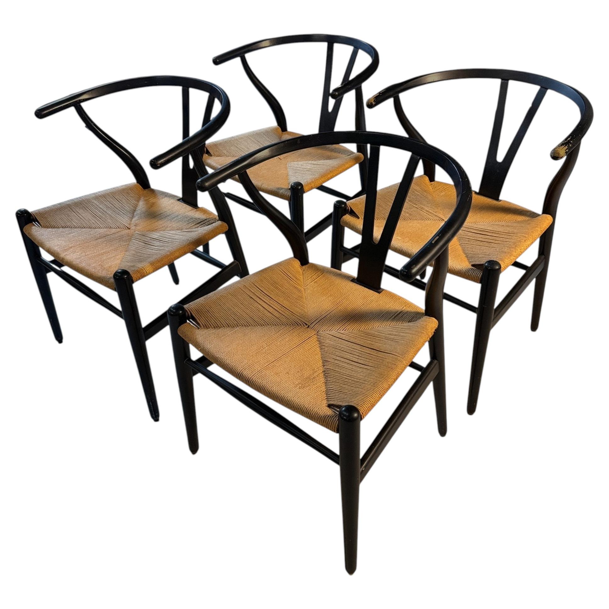 Satz von vier Hans Wegner Wishbone-Esszimmerstühlen von Carl Hansen & Søn im Angebot