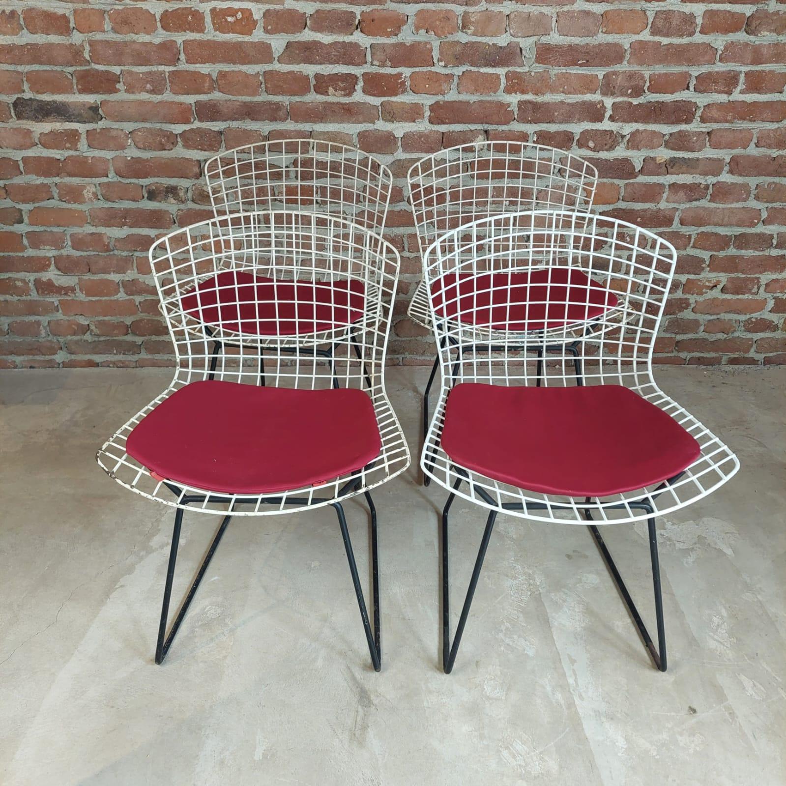 Américain Ensemble de quatre chaises Harry Bertoia modèle 420 pour Knoll International 1950