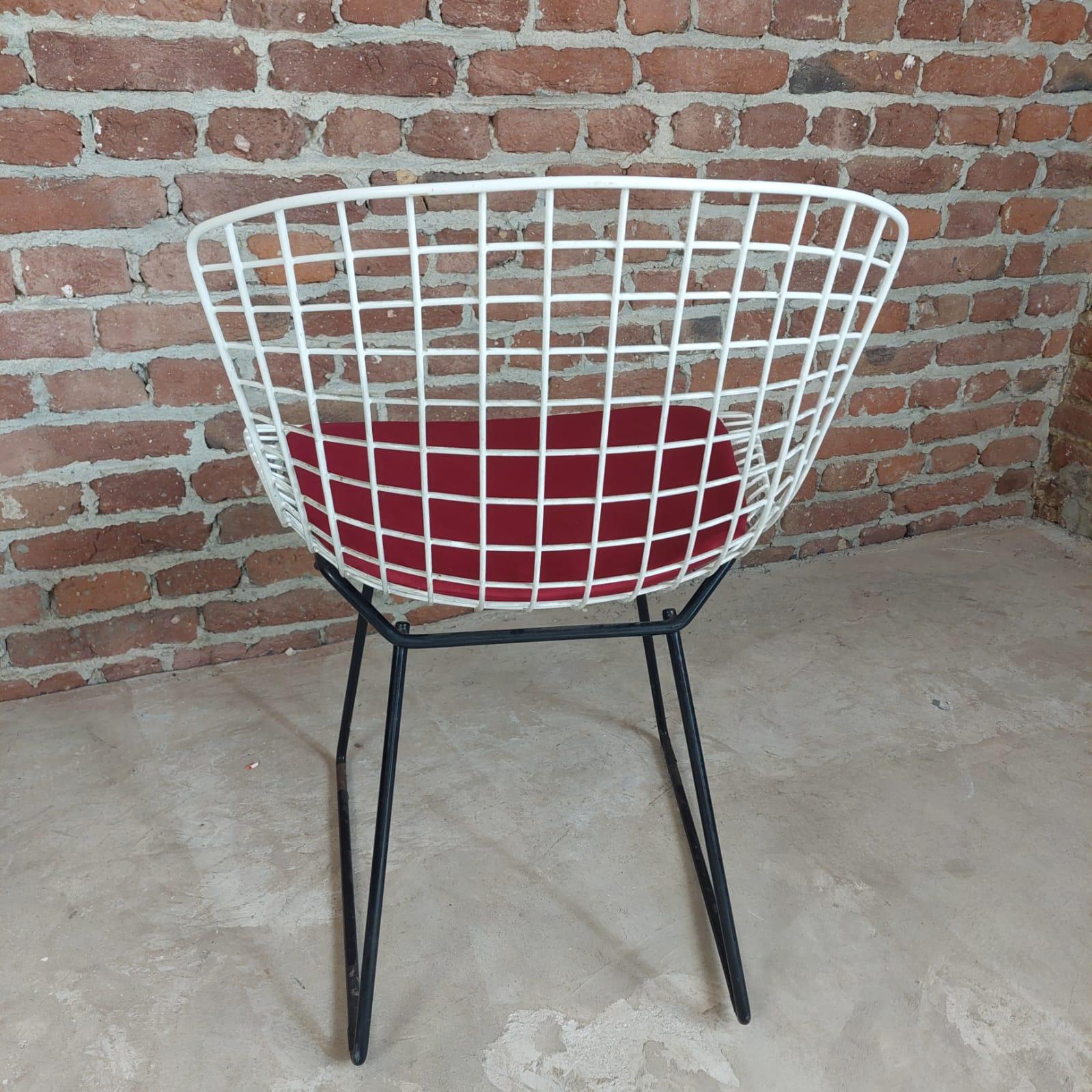 Milieu du XXe siècle Ensemble de quatre chaises Harry Bertoia modèle 420 pour Knoll International 1950