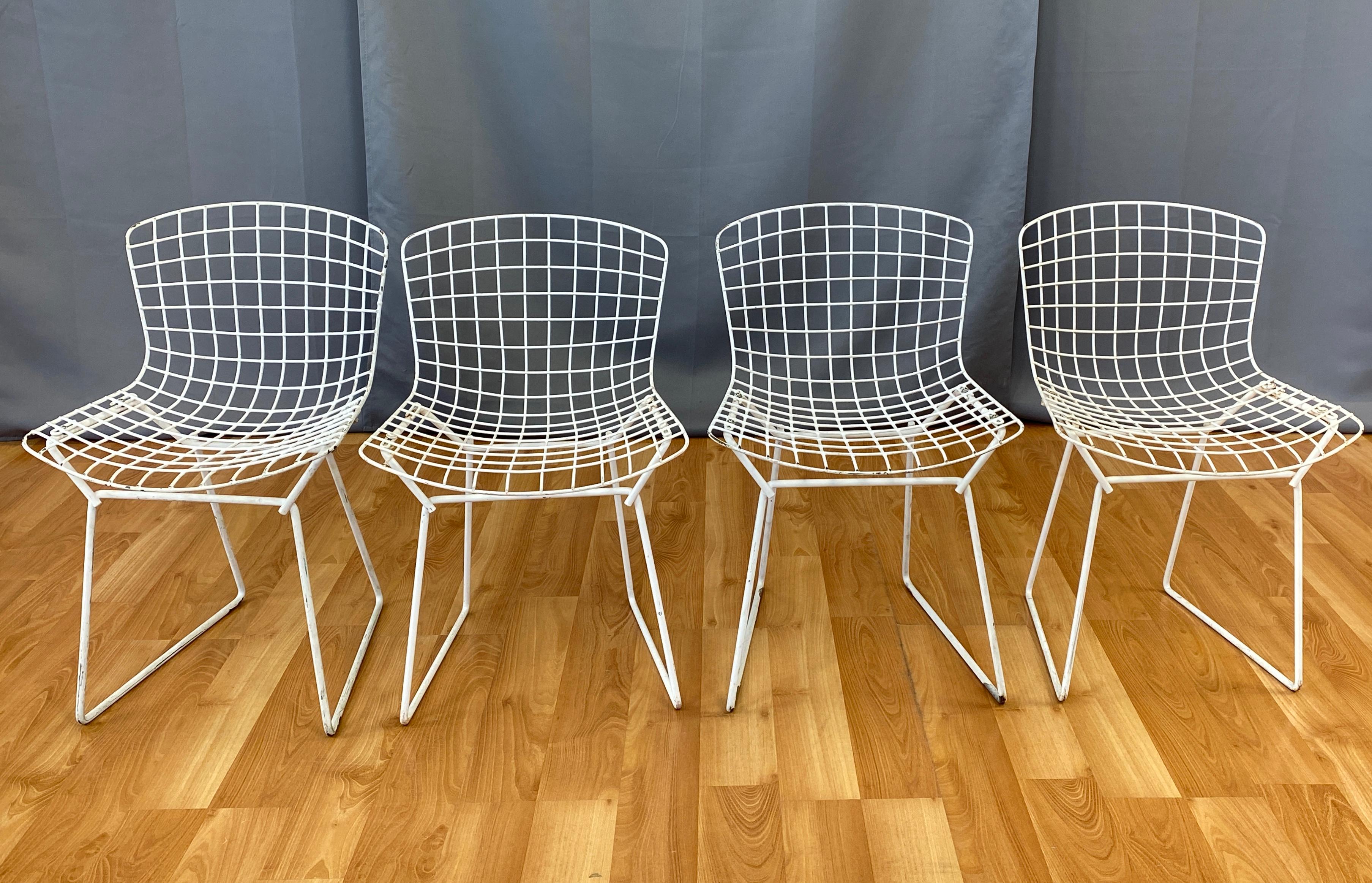 Mid-Century Modern Ensemble de quatre chaises d'enfant conçues par Harry Bertoia pour Knoll en vente