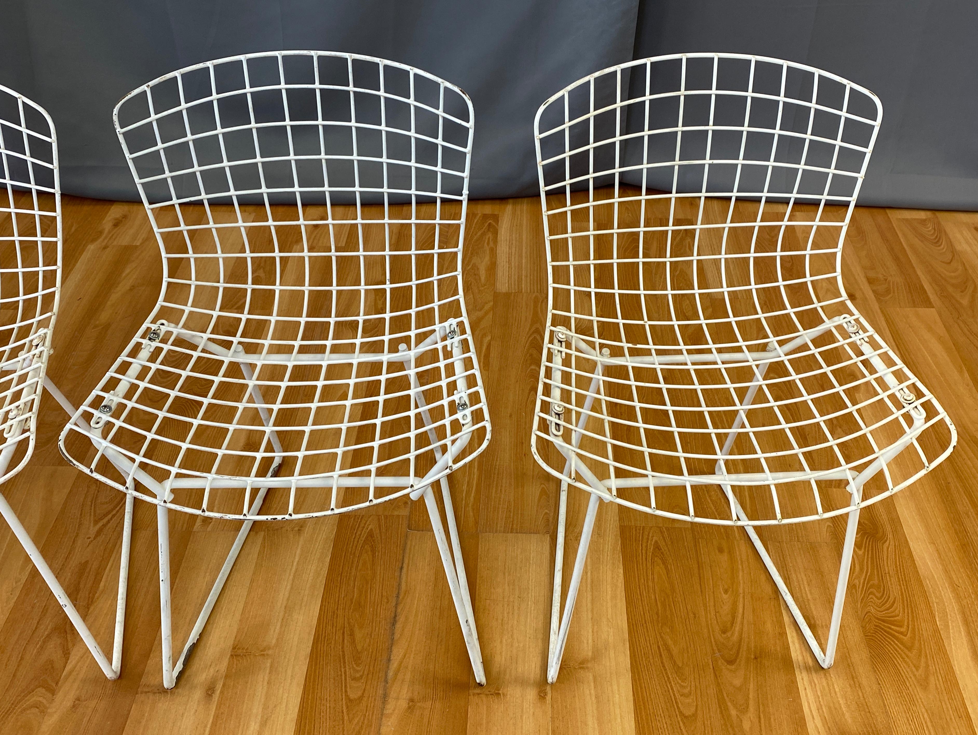 Milieu du XXe siècle Ensemble de quatre chaises d'enfant conçues par Harry Bertoia pour Knoll en vente